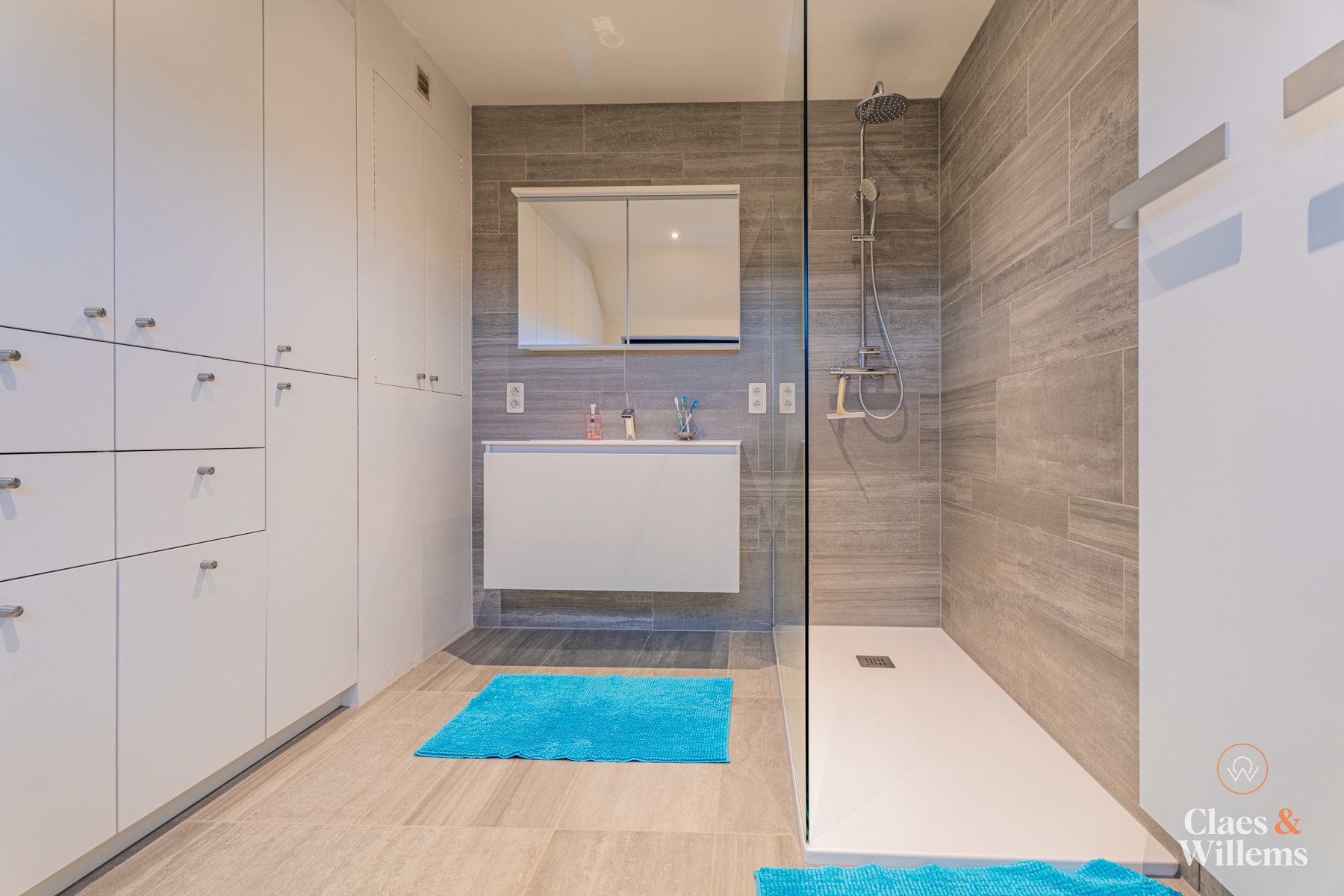 Ruim huis met zonnepanelen en vrije tuin  foto 18