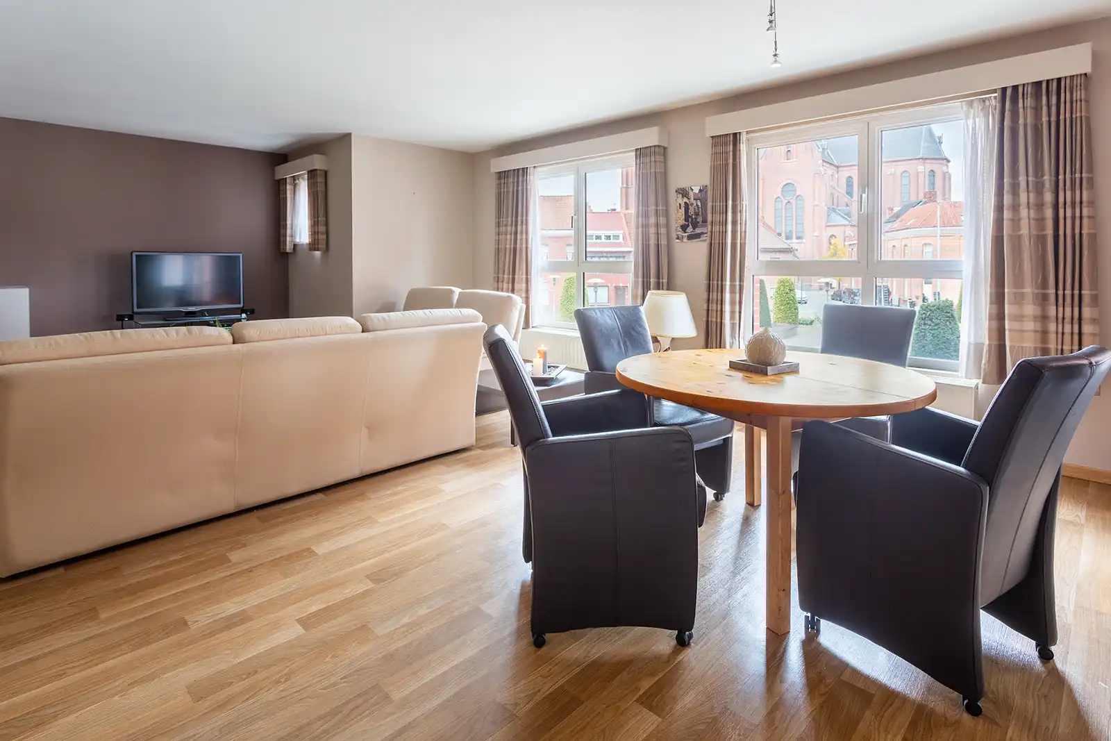 141 m² wooncomfort en twee ruime terrassen foto 3
