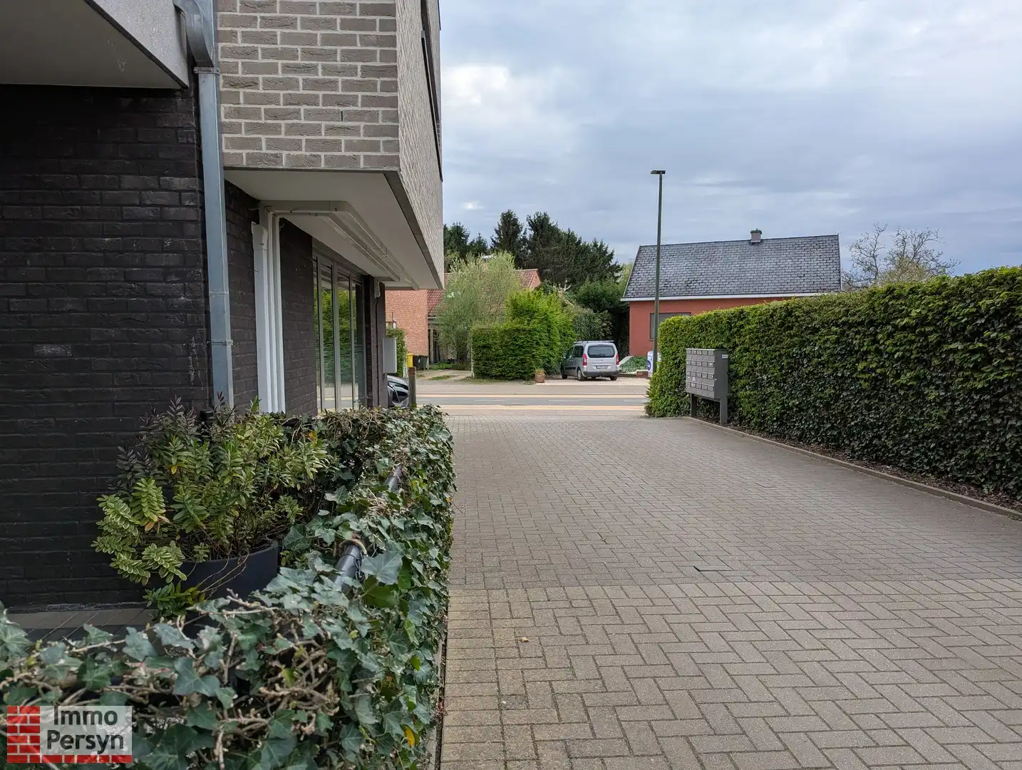 Gelijksvloer appartement met tuintje foto 23