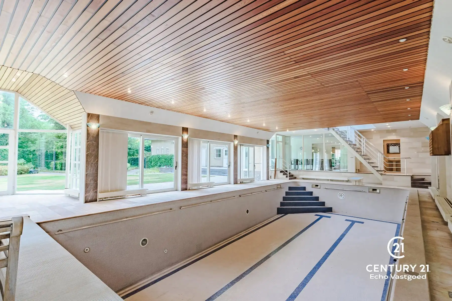 Ruime villa met kantoor, binnenzwembad, mooie tuin op 3172m² foto 12