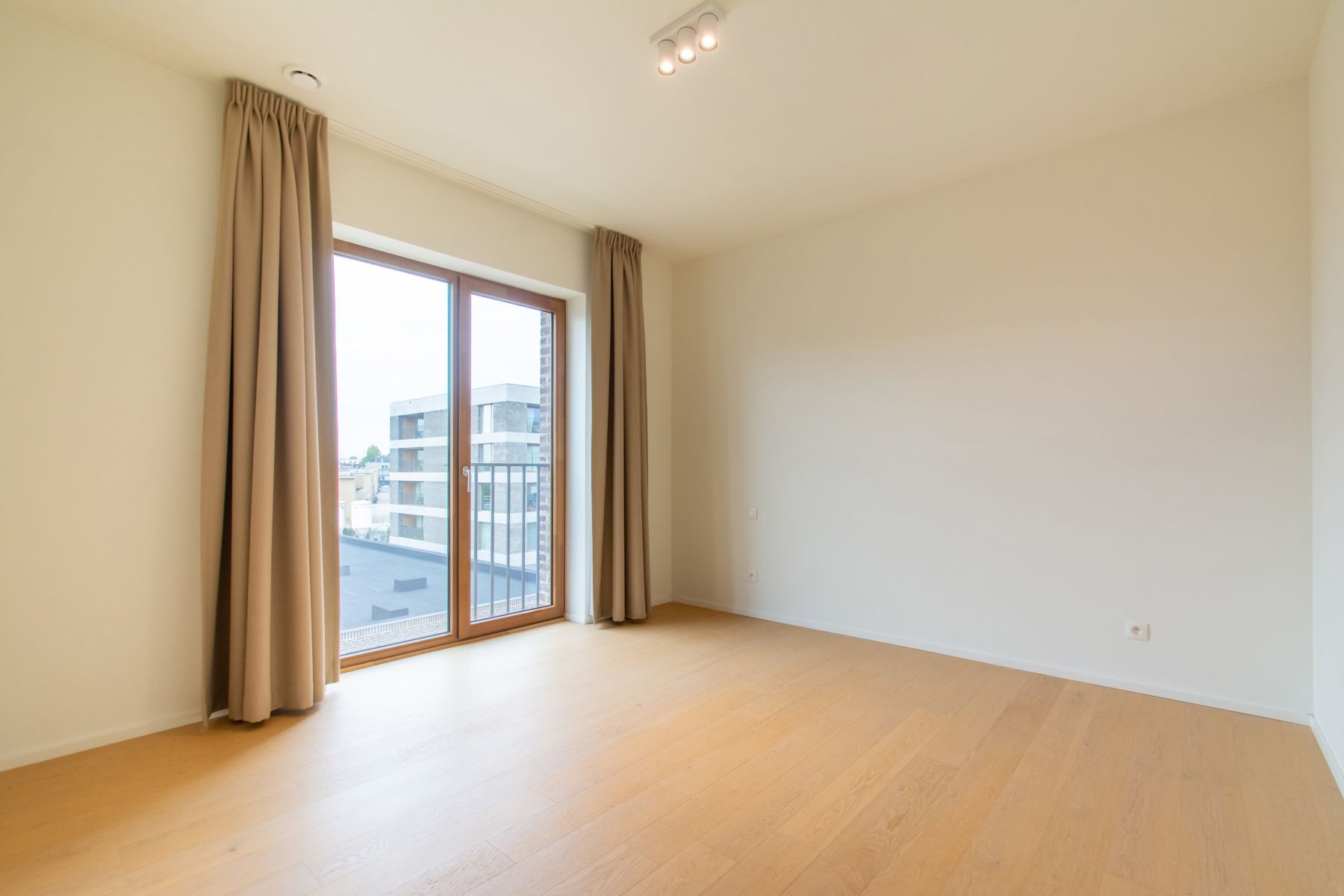 Lichtrijk appartement omringd door park en natuur foto 9