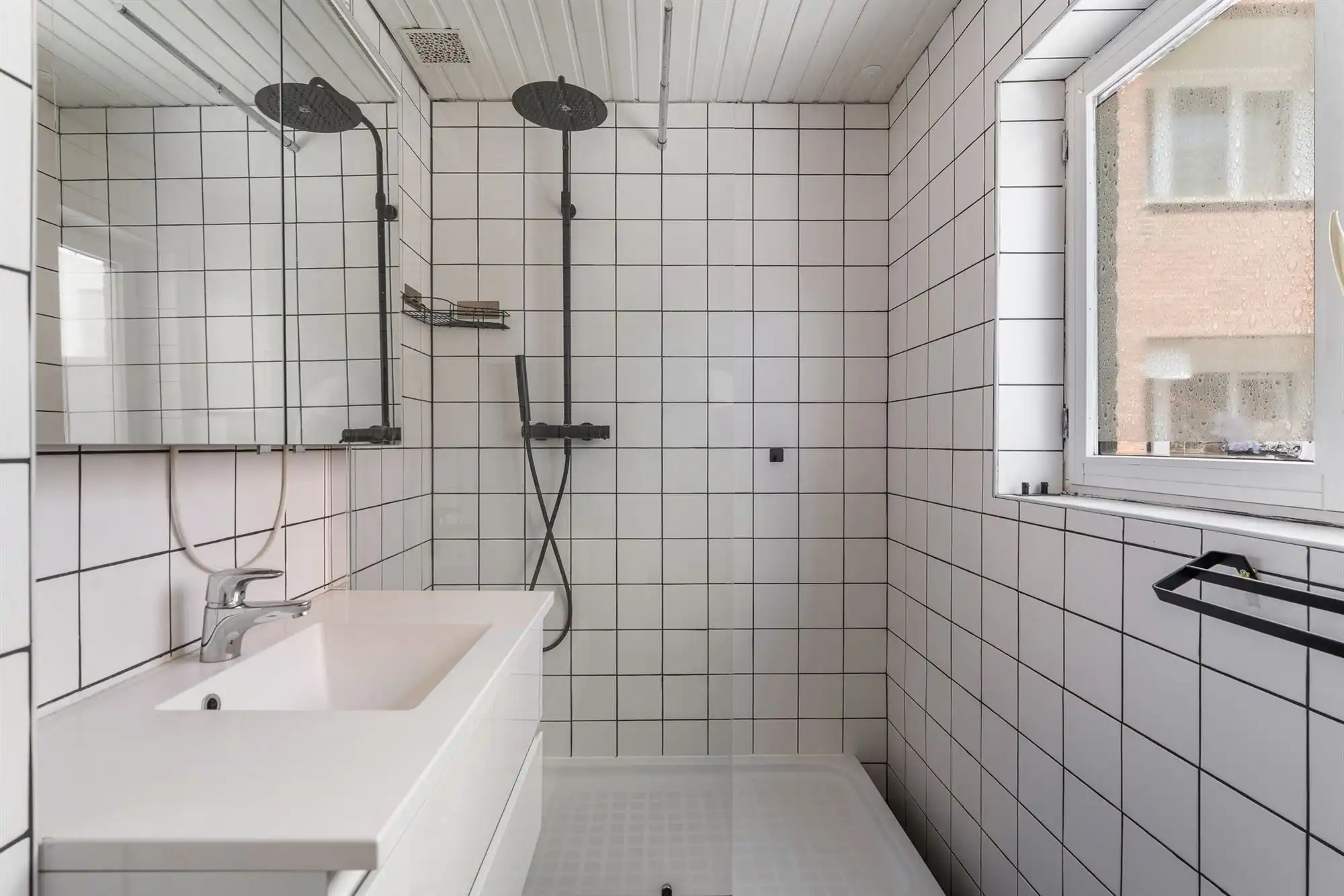 Steegwoning met naastliggend atelier/opslagplaats foto 18