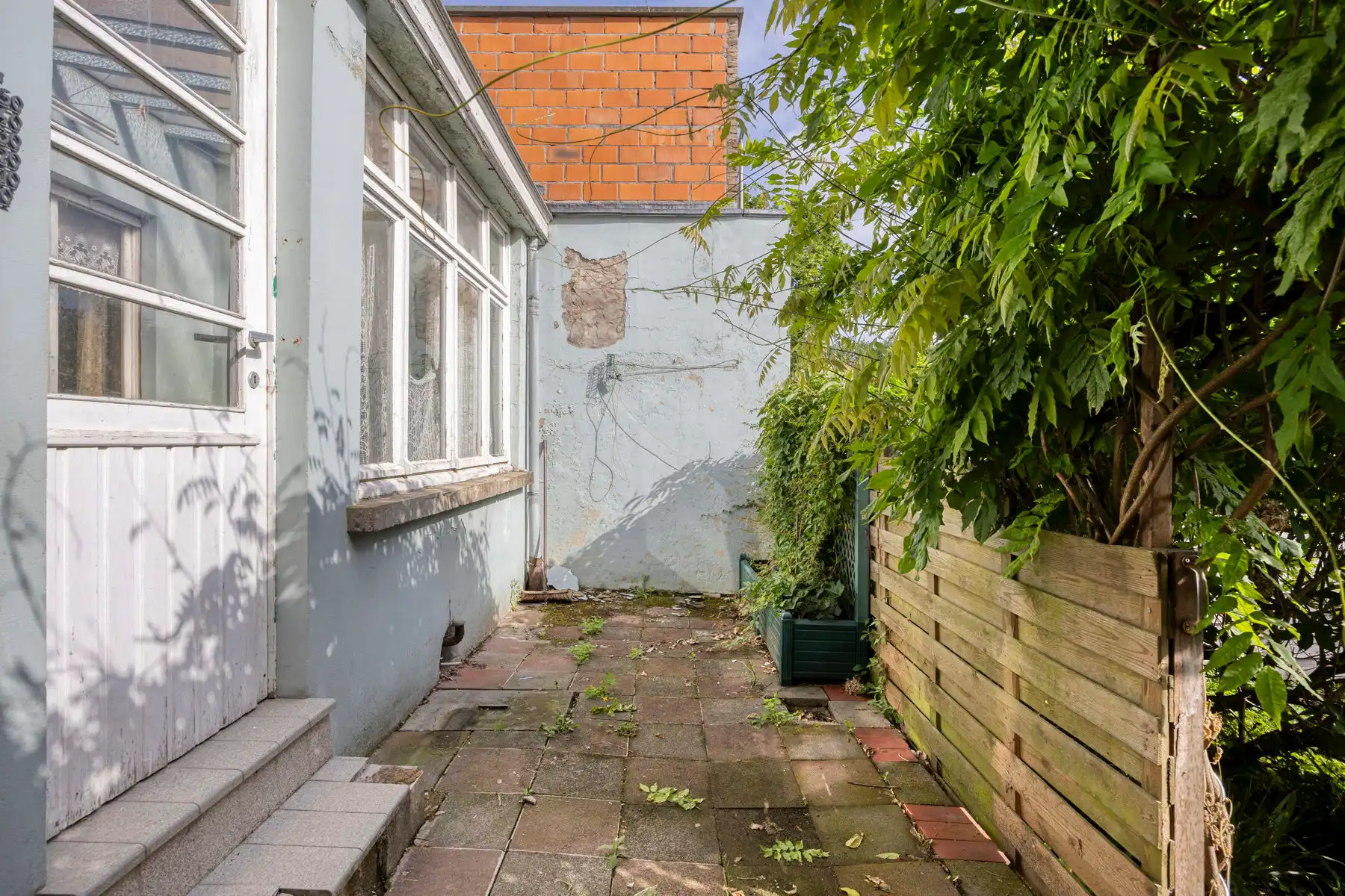 Goed gelegen woning met 3 slaapkamers, garage en tuin foto 3