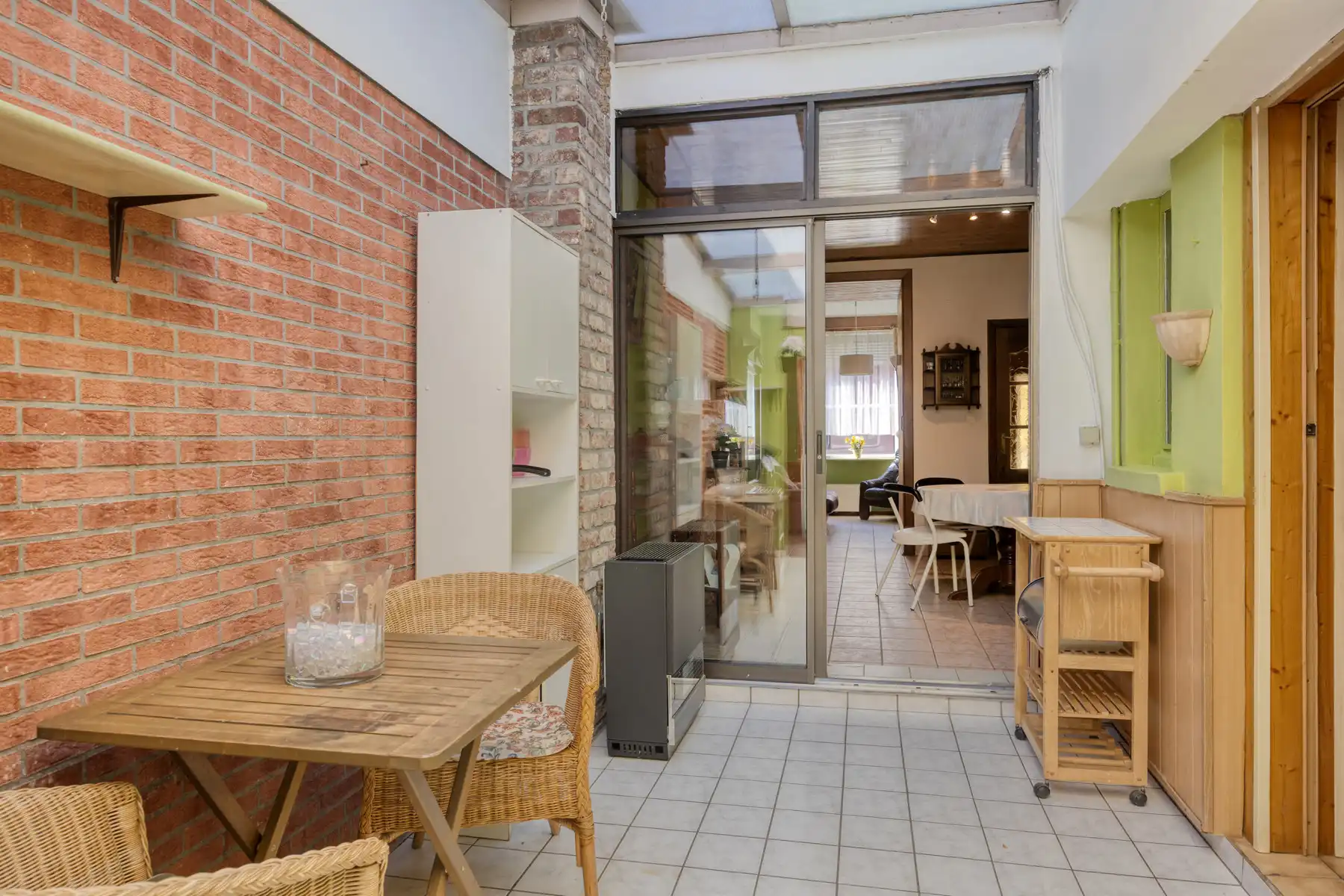 TE KOOP - gesloten bebouwing met 2 slaapkamers en tuin foto 8