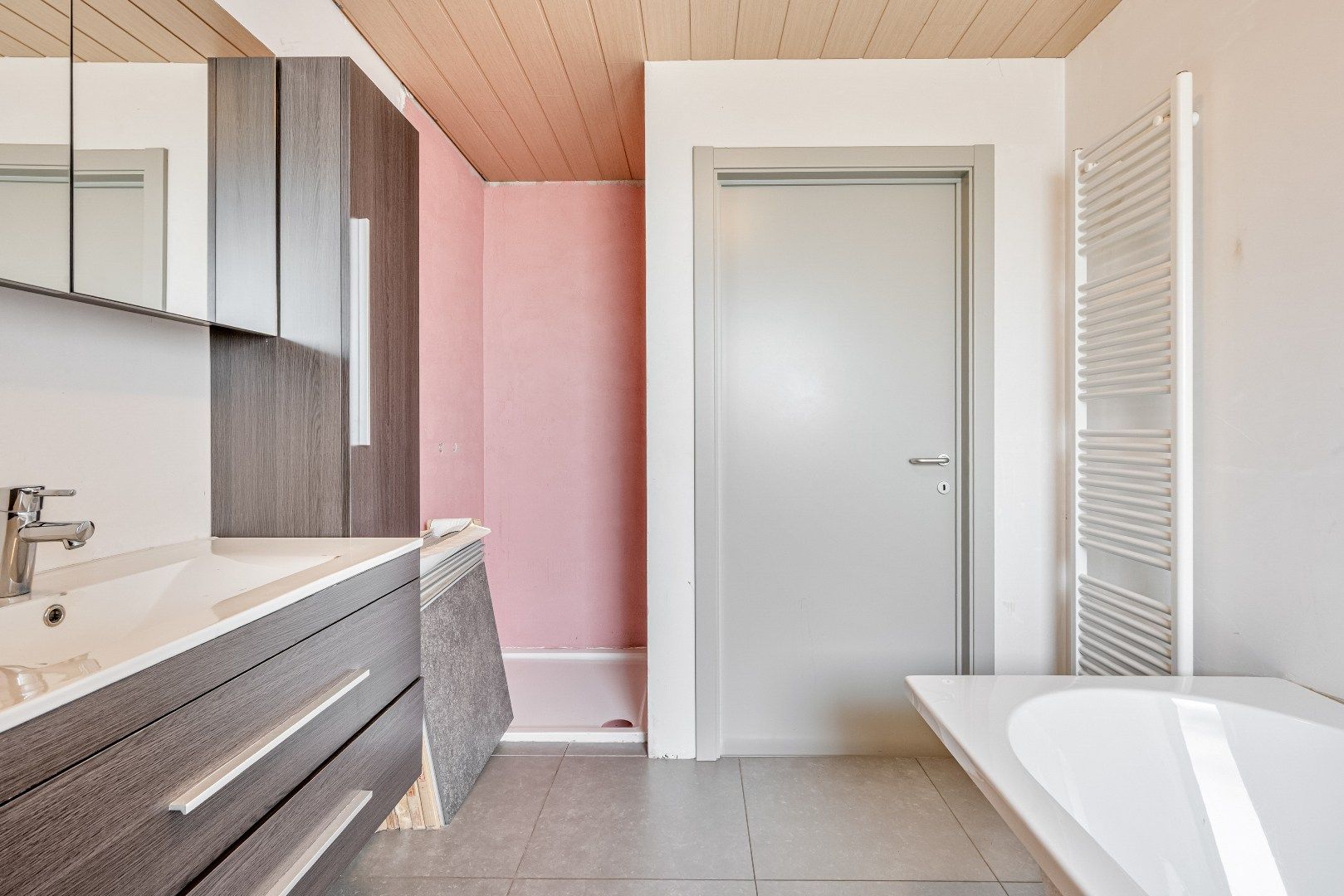 Moderne halfopen bebouwing met garage en tuin foto 10