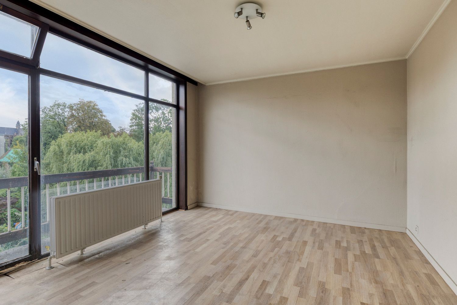 RUIM GEBOUW MET VEEL MOGELIJKHEDEN, CENTRUM DIEST! foto 24