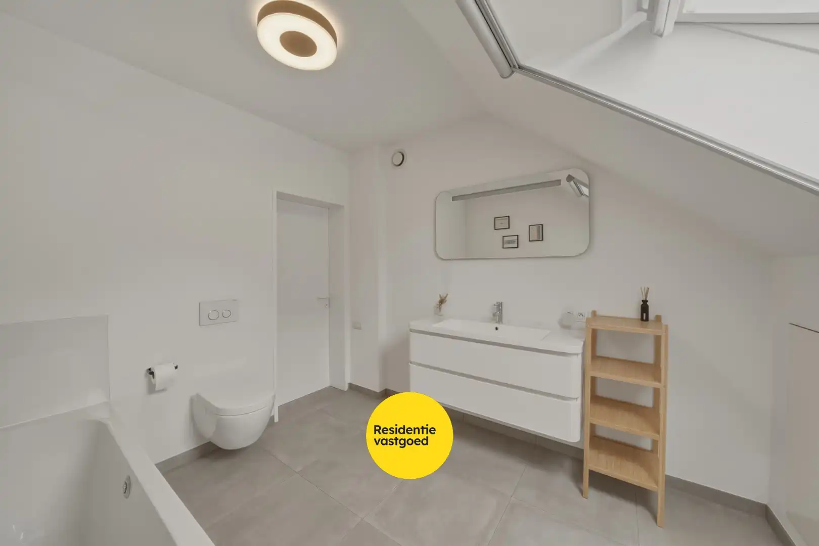 Ruime instapklare woning met zongerichte tuin in hartje Oudenburg foto 26