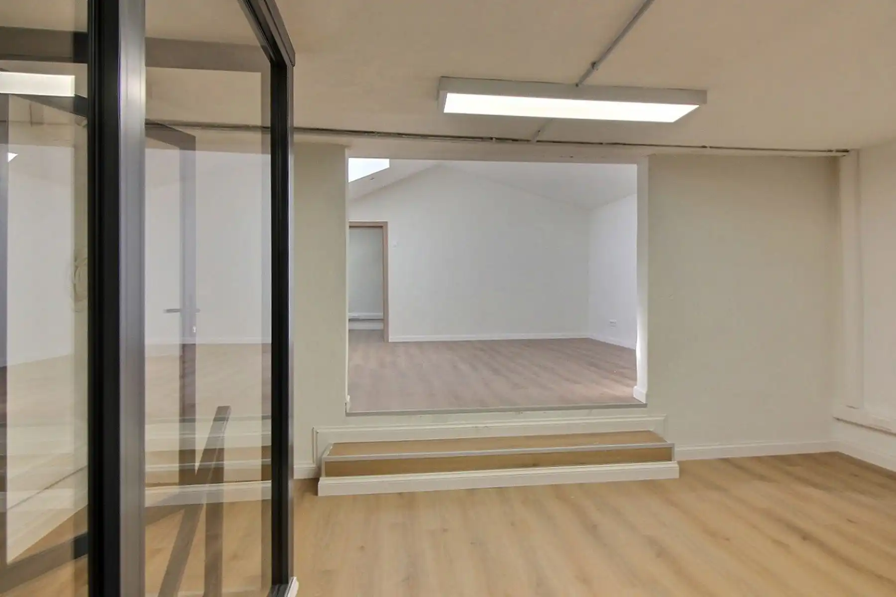 Opslagruimte met kantoor foto 13