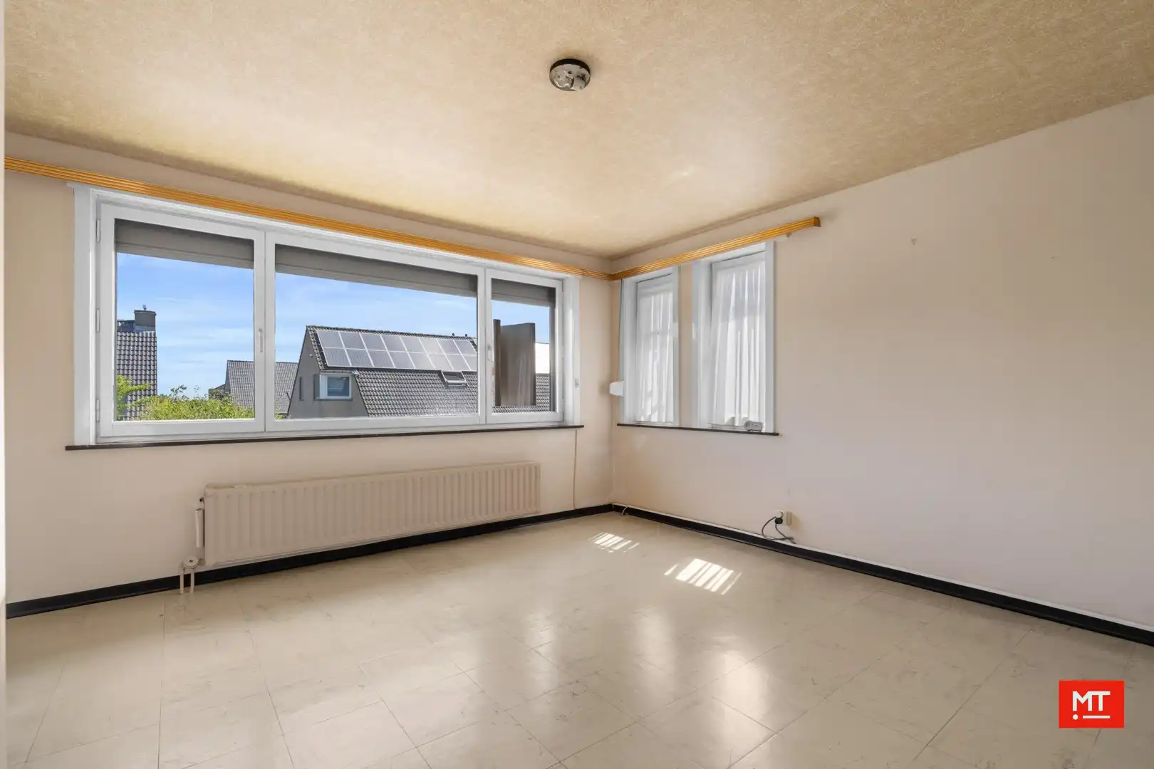 BOD WELKOM - Ruime halfopen woning met 4 slaapkamers, tuin en garage in een rustige en kindvriendelijke wijk foto 8