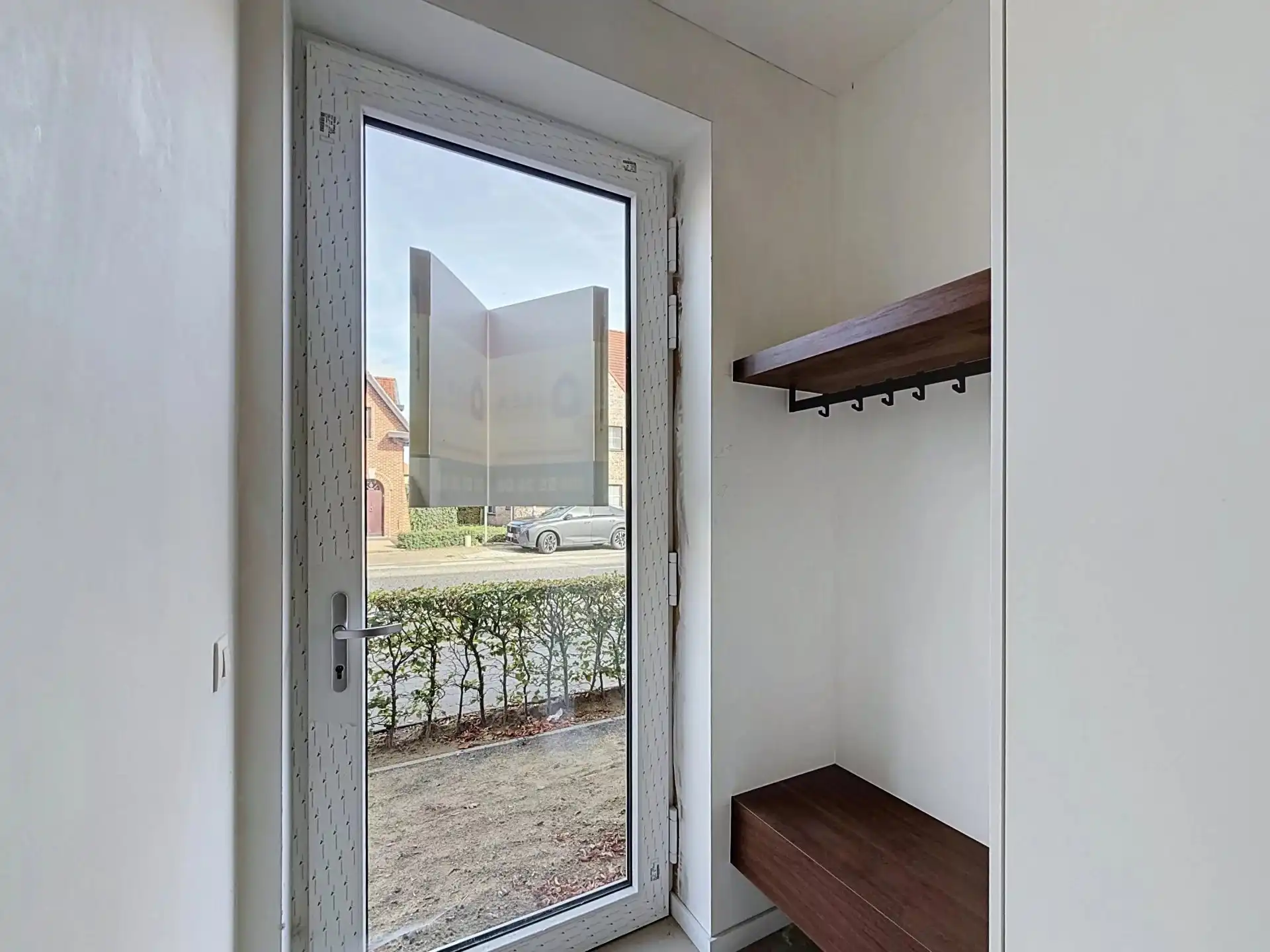 Luxueus en modern afgewerkt gelijkvloers appartement met tuin en 1 slaapkamer. foto 16