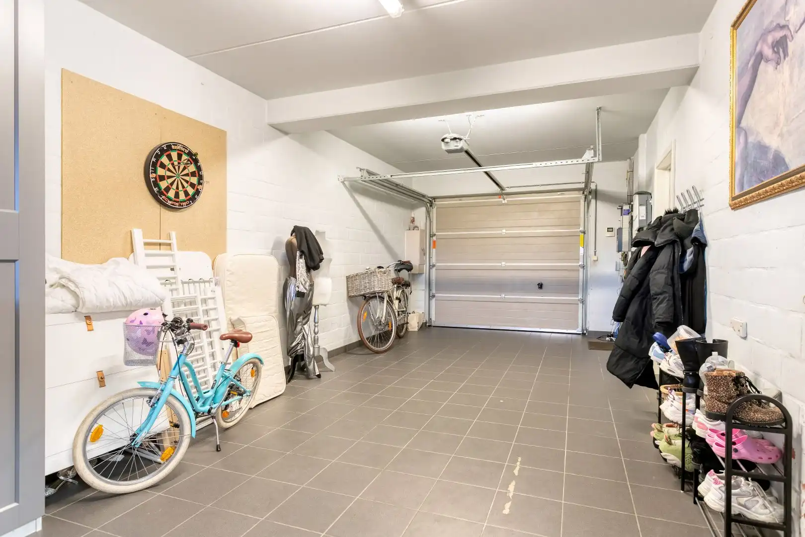Rustig gelegen gezinswoning met zicht op natuurgebied, tuin en garage voor 2 wagens. foto 12