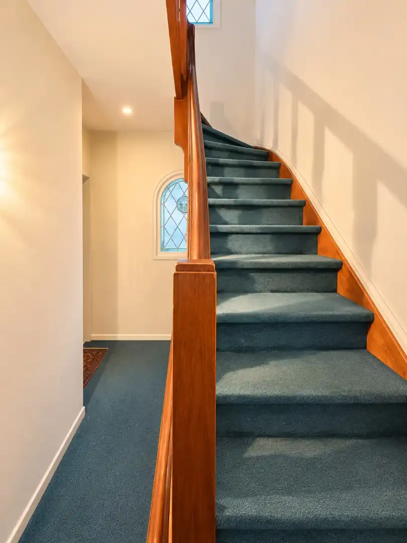 Ruime woning met vijf slaapkamers, grote garage en onderhoudsvriendelijke tuin foto 11