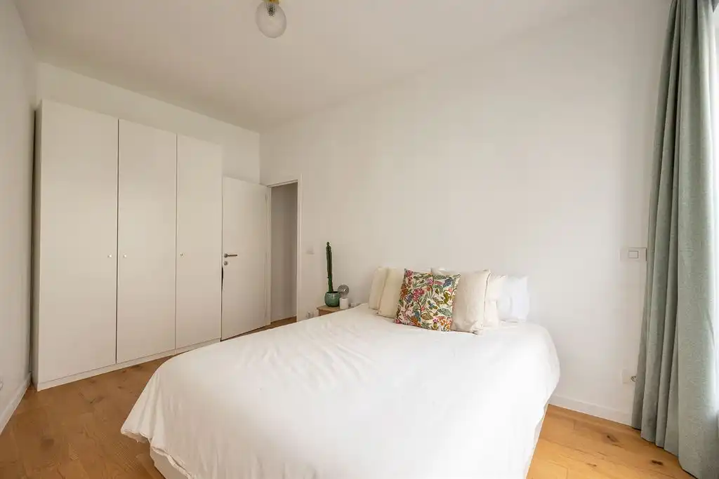Gerenoveerd gelijkvloers appartement met terras foto 12
