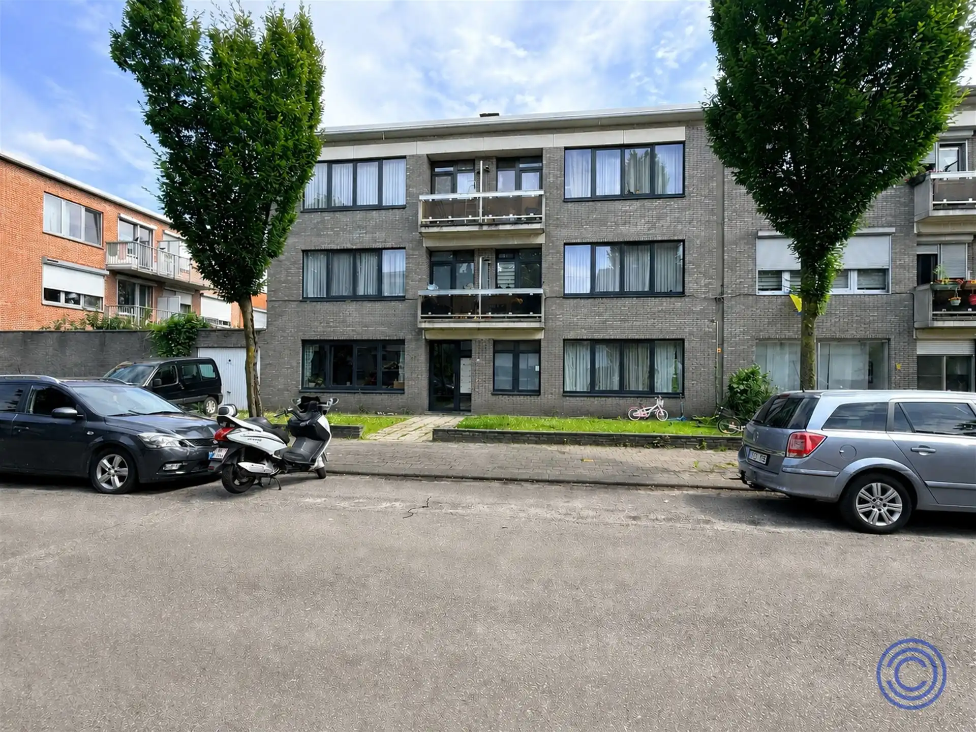 Op te frissen 2-slpk appartement met terras in rustige woonwijk! foto 11