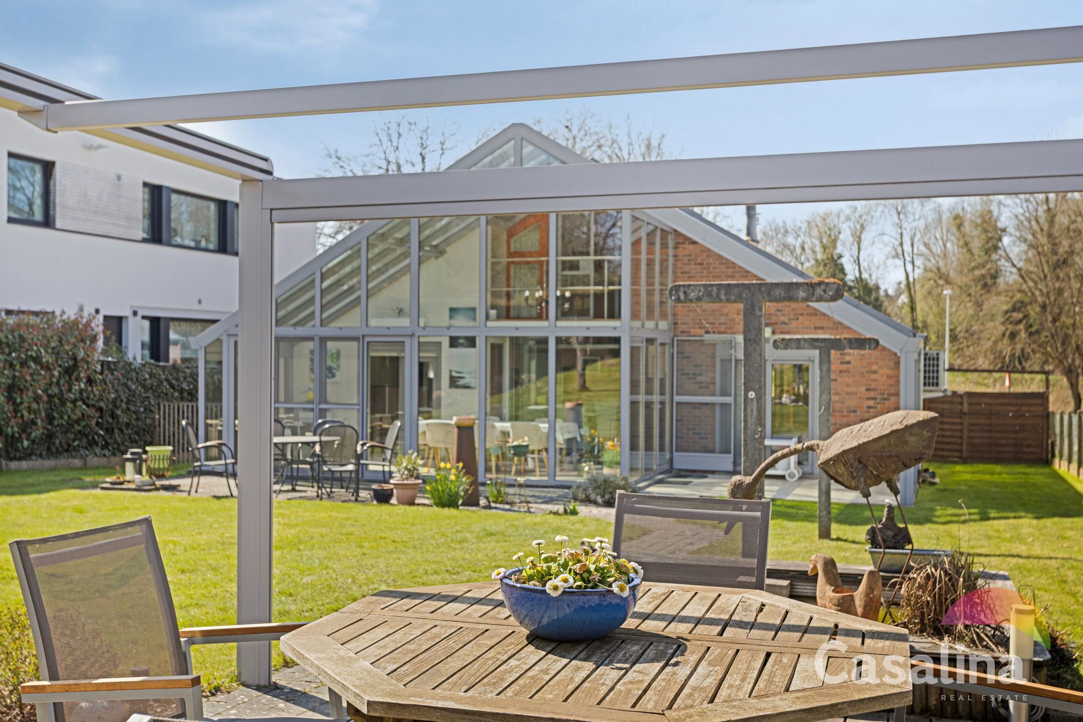 4-gevel woning met een prachtige tuin foto 2