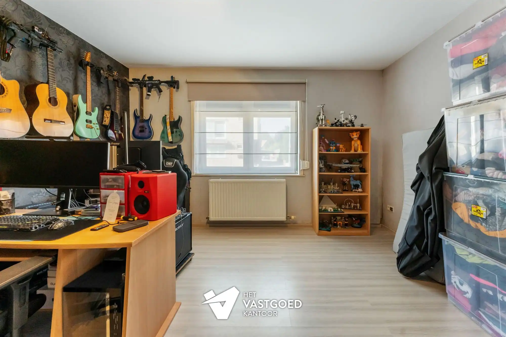 GELIJKVLOERS APPARTEMENT MET STAANPLAATS EN AFGESLOTEN GARAGE TE BERINGEN foto 19