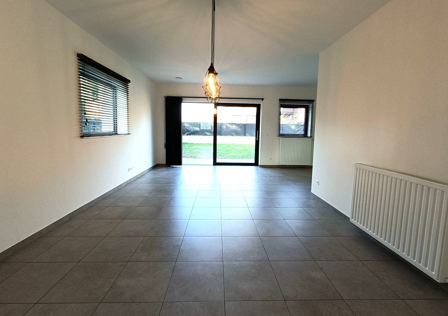 RECENTE WONING MET TUIN EN CARPORT foto 2