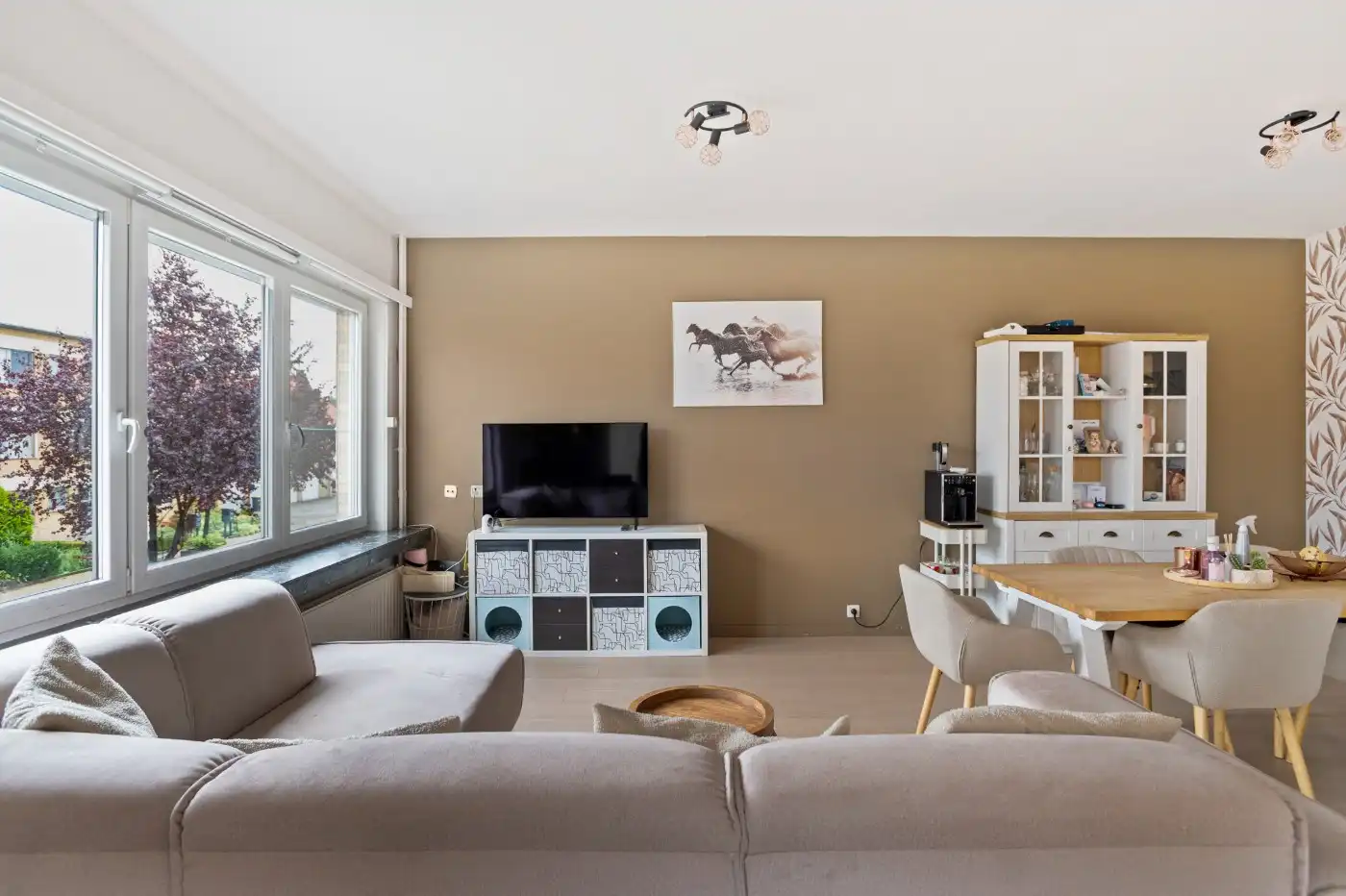 Instapklaar hoekapp. op 1e verd. met 2 slpk., balkon en garagebox foto 4