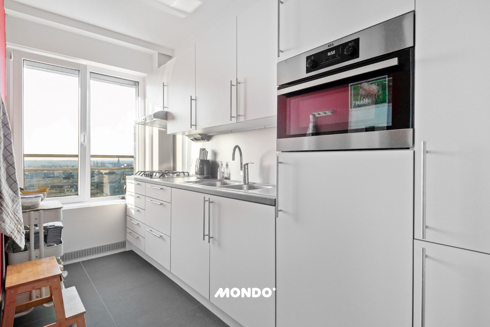 Gerenoveerd appartement met een mooi uitzicht! foto 6