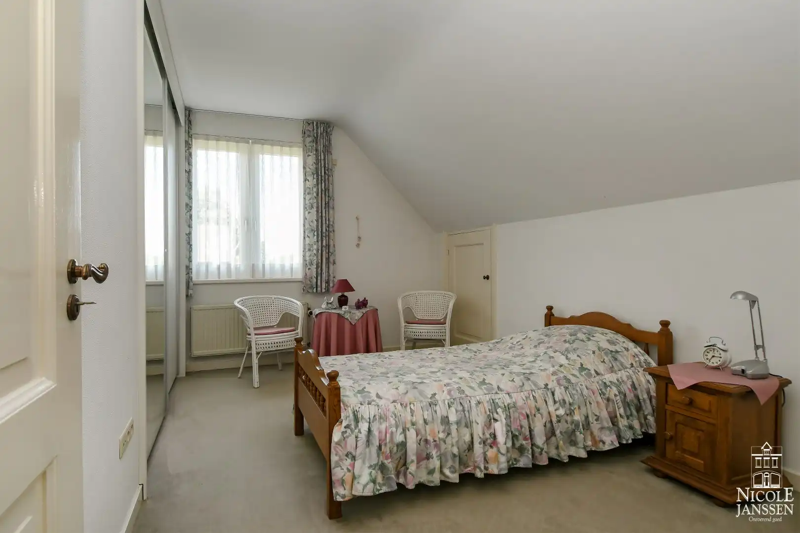 Stijlvol en ruim ingedeeld landhuis met grote tuin in het centrum foto 21