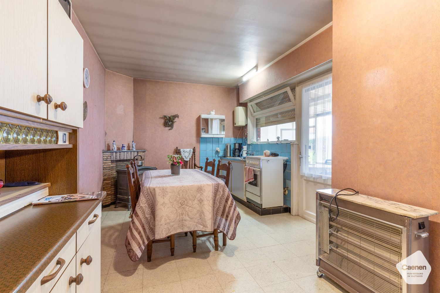 TE RENOVEREN HALF-OPEN WONING MET GARAGE EN 3 SLAAPKAMERS foto 6