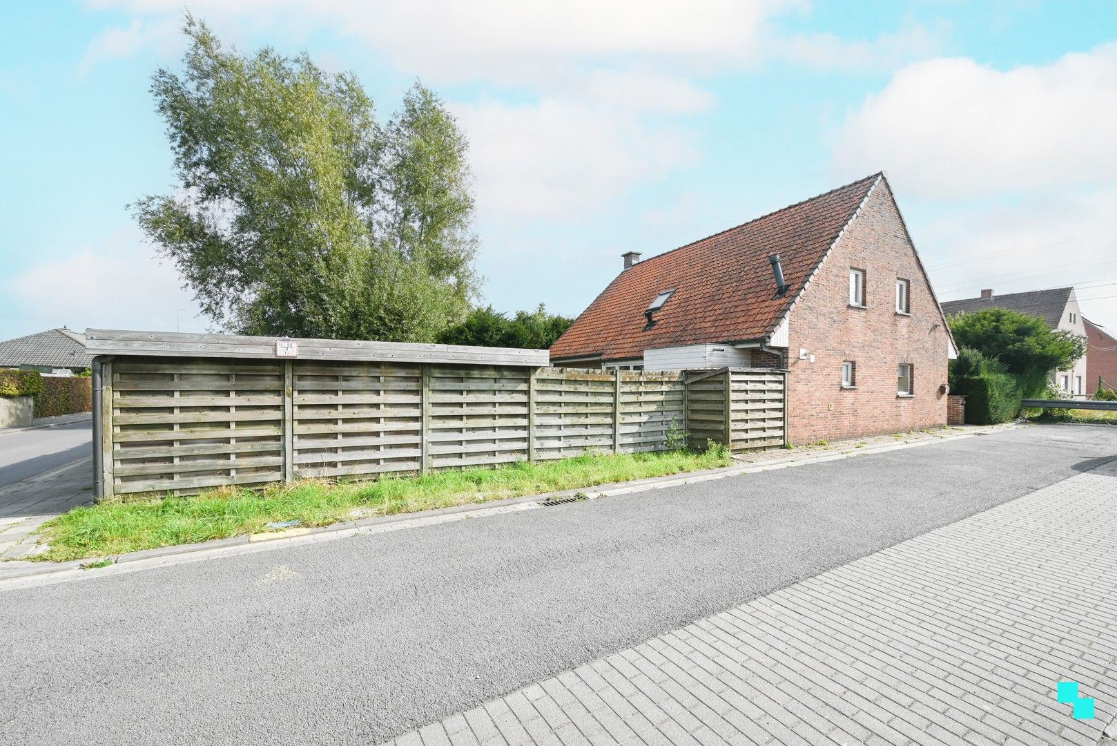 Alleenstaande, te renoveren villa in residentiële buurt foto 26