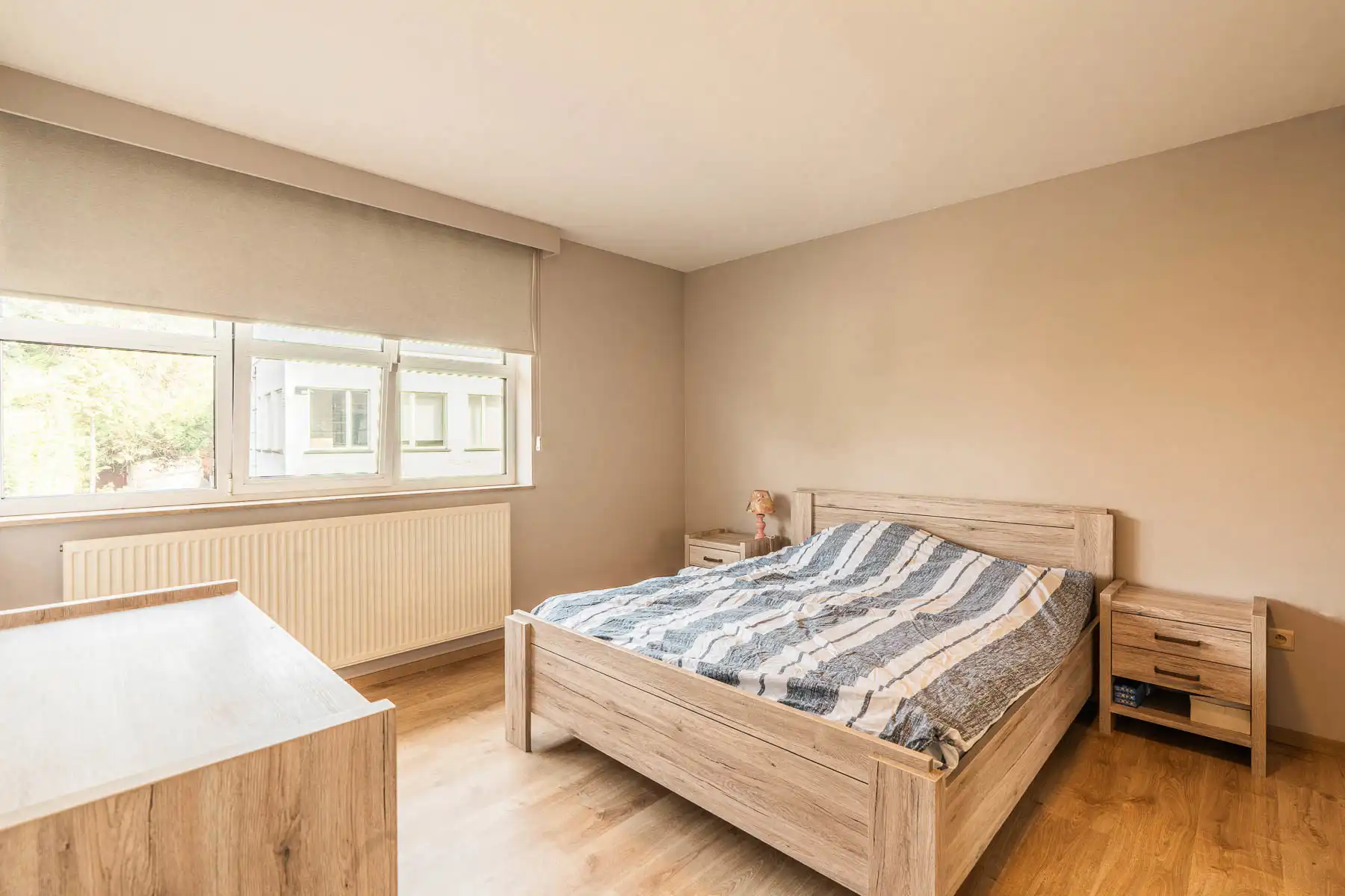 Ontzettend ruim en lichtrijk duplex-appartement incl garagebox foto 10