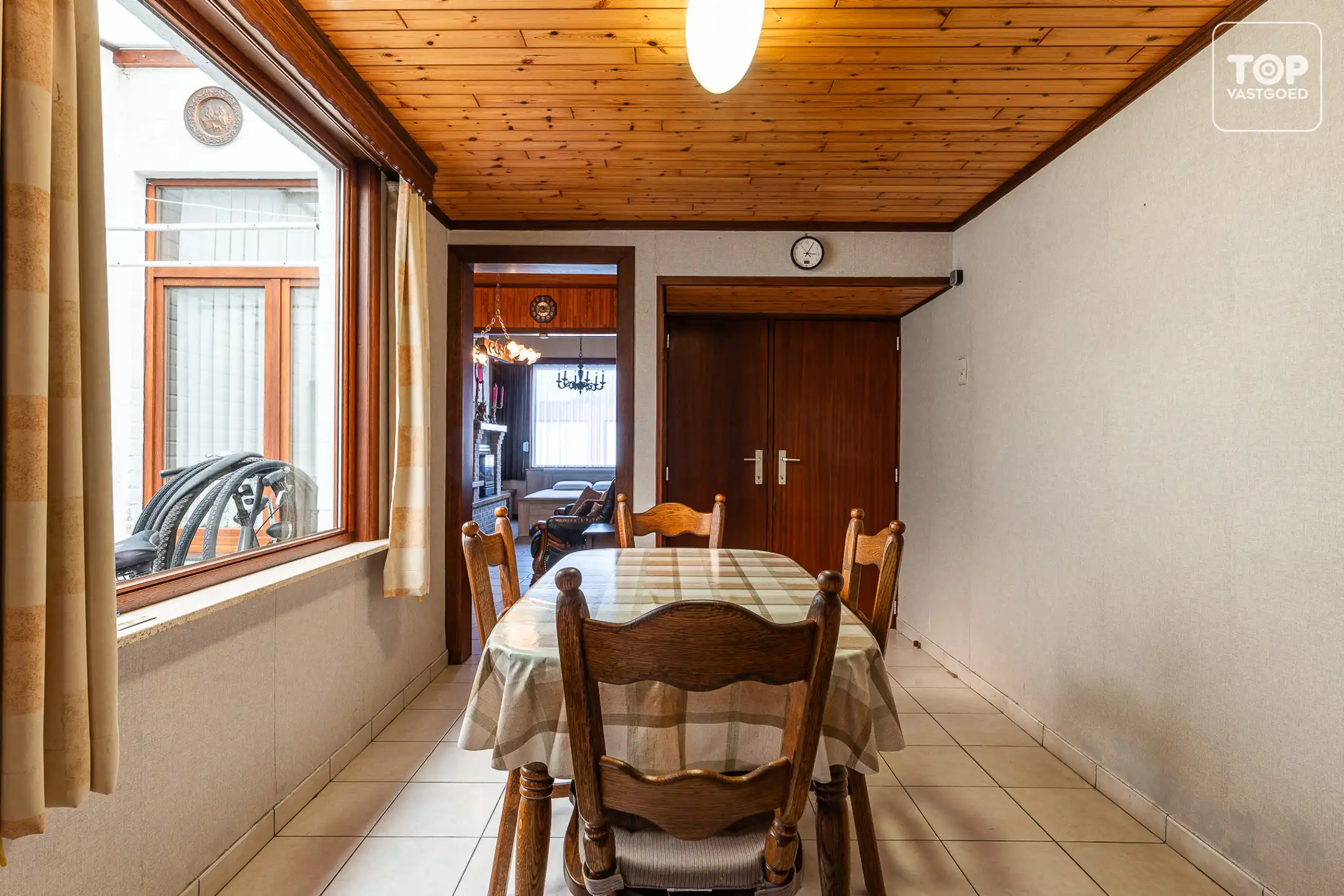 Te renoveren woning met 3 slaapkamers, tuin en grote zolder foto 7