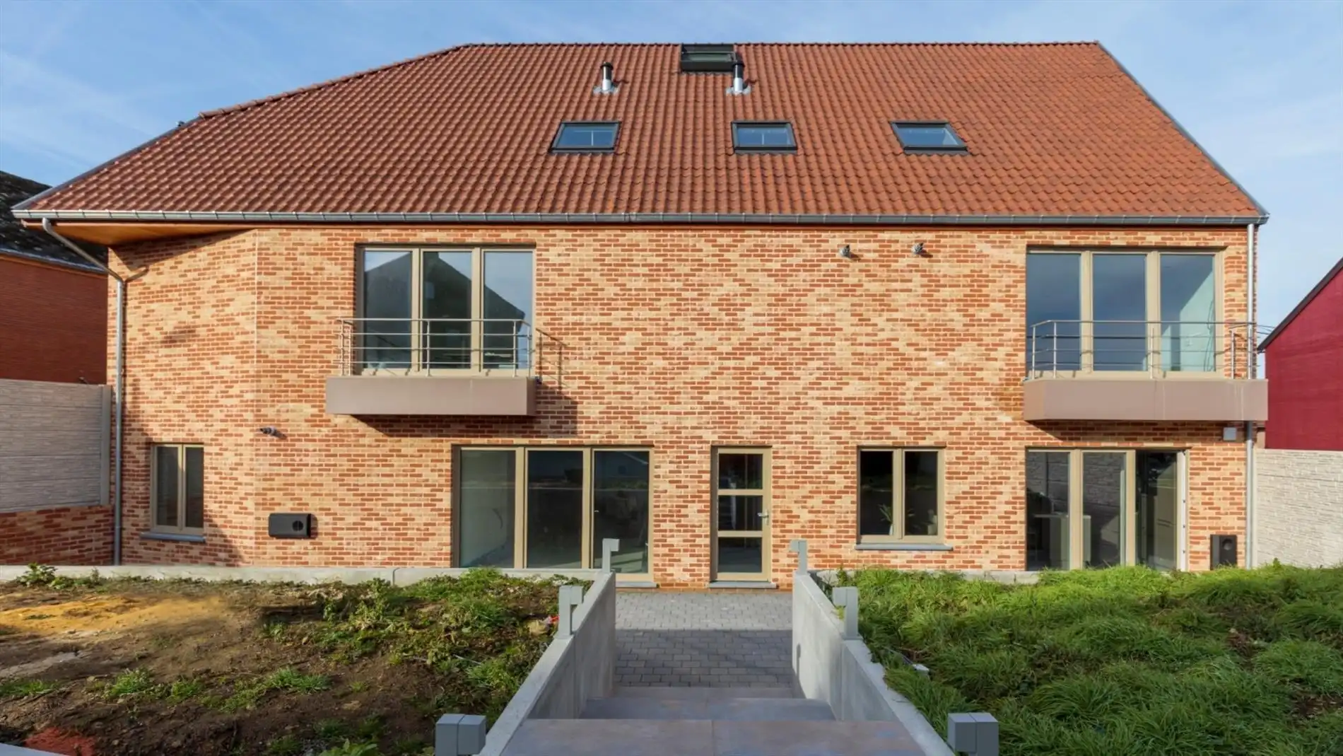 Energiezuinig duplexapp. met 2 slpks, terras en autostaanplaats foto 2