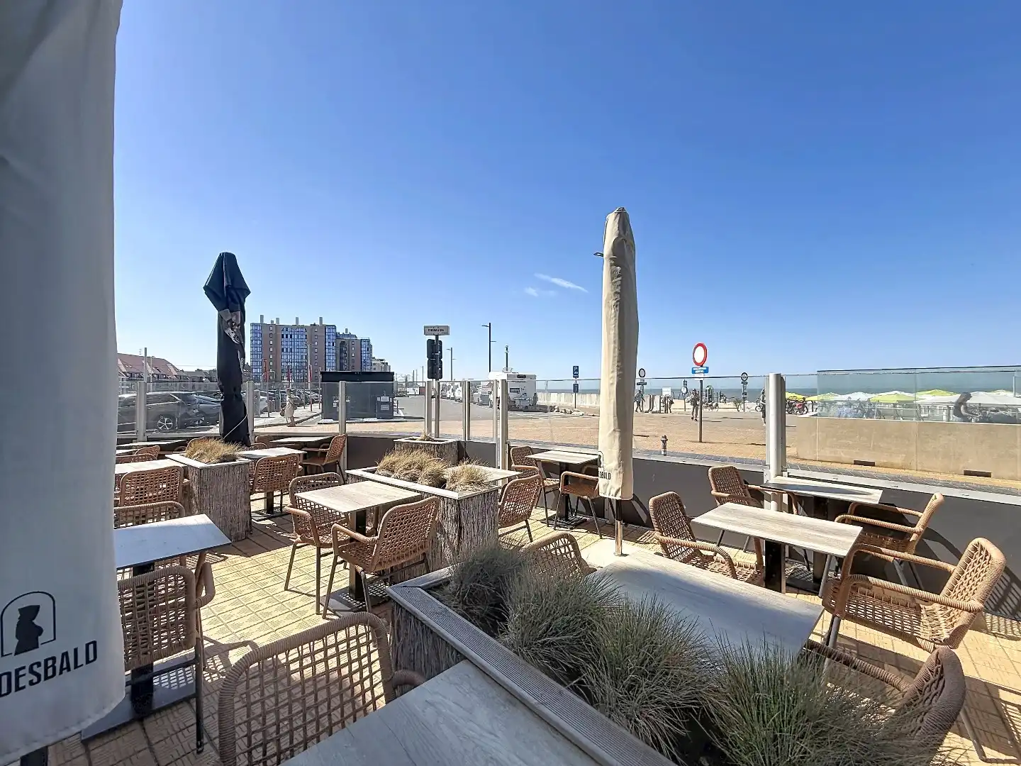 SCHITTEREND VERNIEUWD RESTAURANT / TEAROOM – TOPLOCATIE ZEEDIJK – ZONNETERRAS foto 10