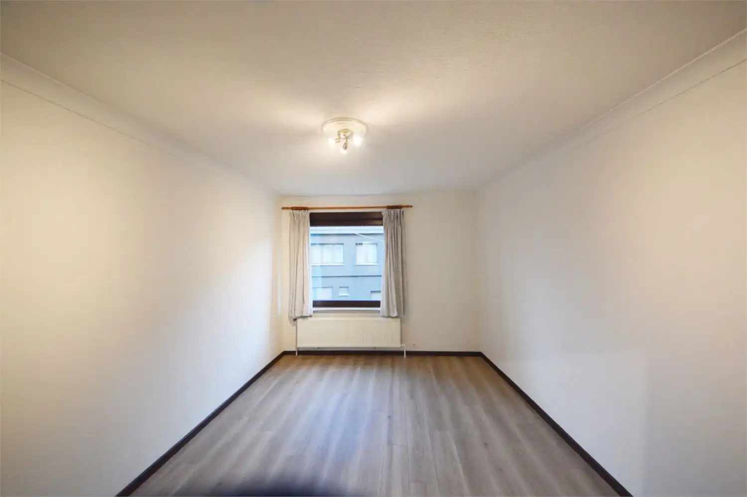 RUIME WONING 4 SLPK, GARAGE EN RUIME TUIN foto 28