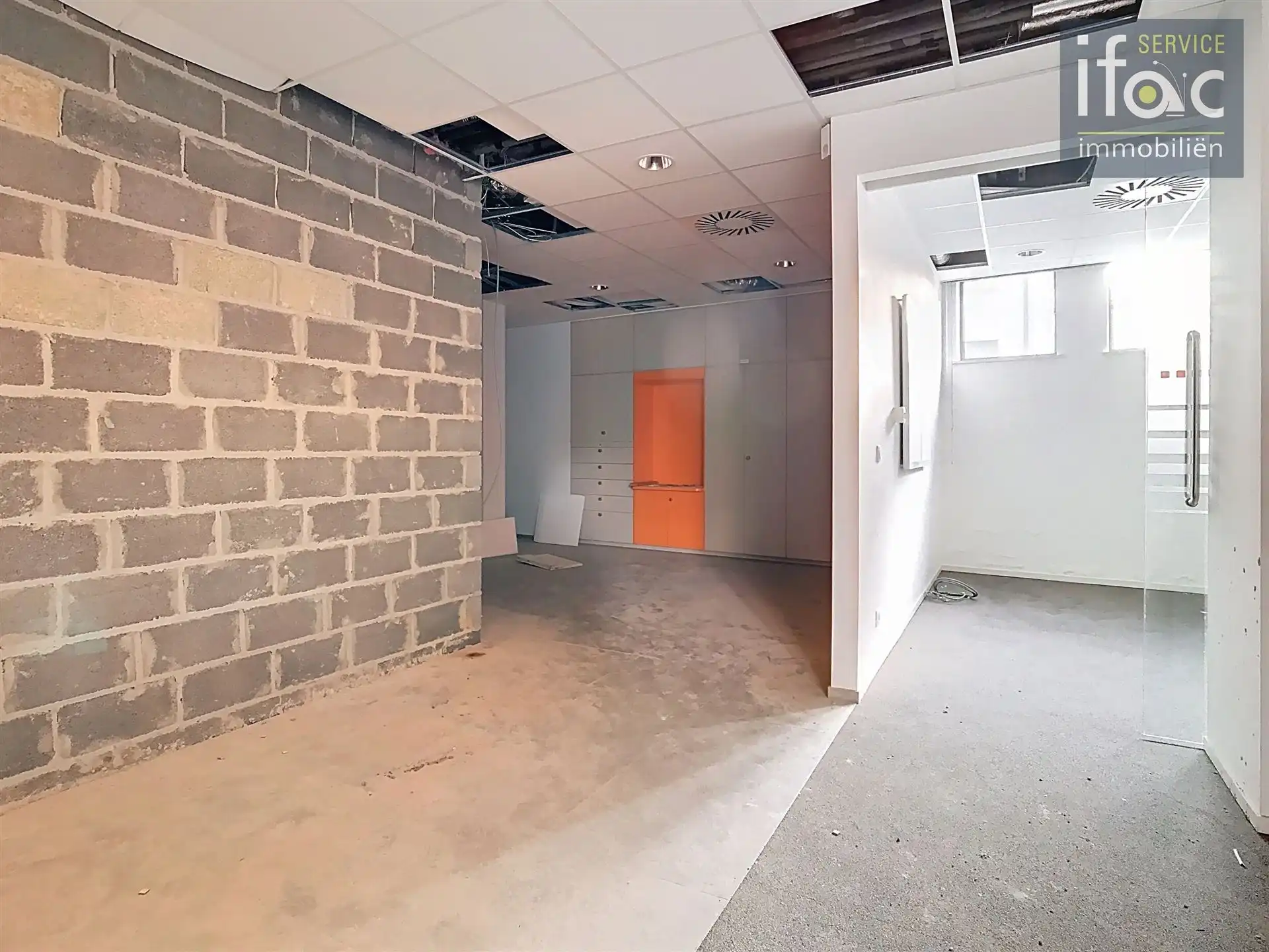 Commercieel gelijkvloers met parking foto 6