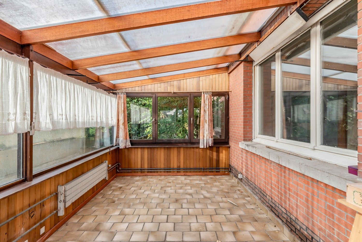 Halfopen bebouwing met garage in doodlopende straat foto 13