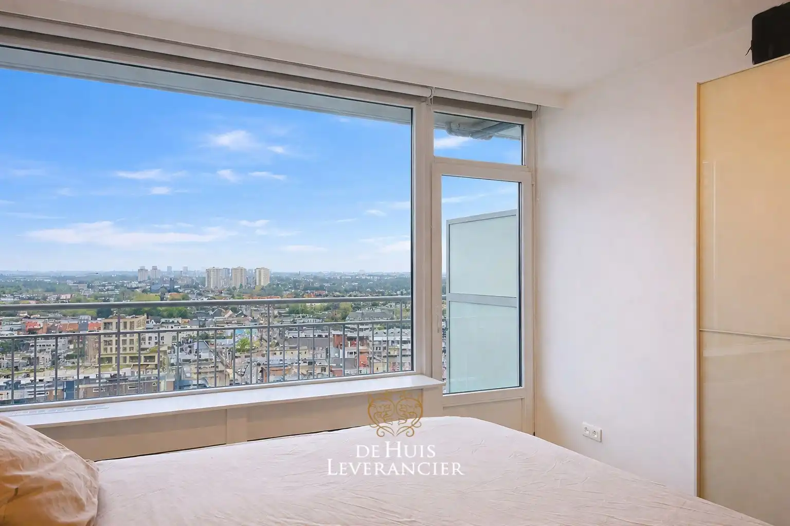 centraal gelegen, gerenoveerd appartement met panoramische zicht op 2 terrassen foto 21