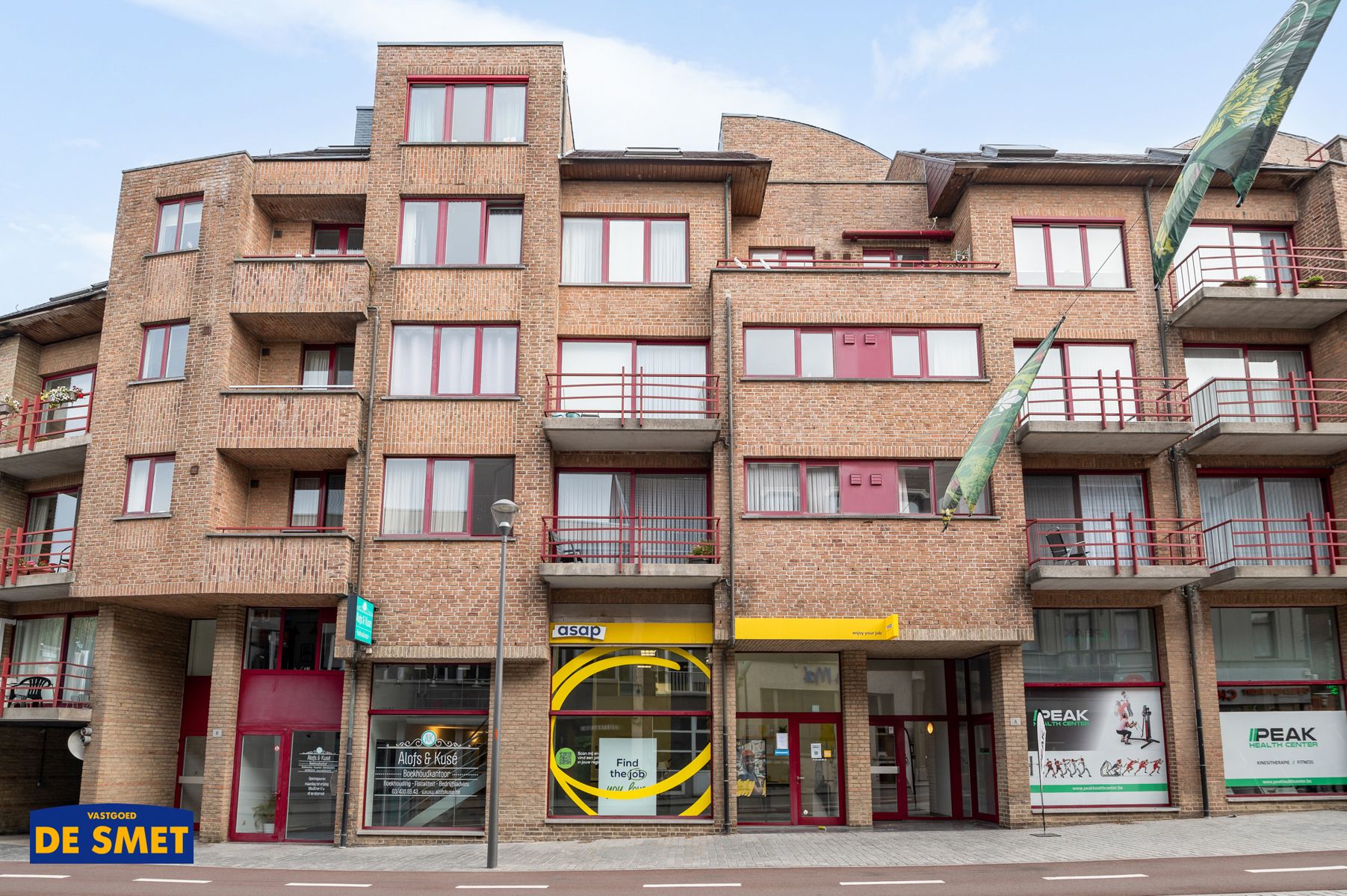 Appartement met lift, twee terrassen en autostaanplaats foto 3