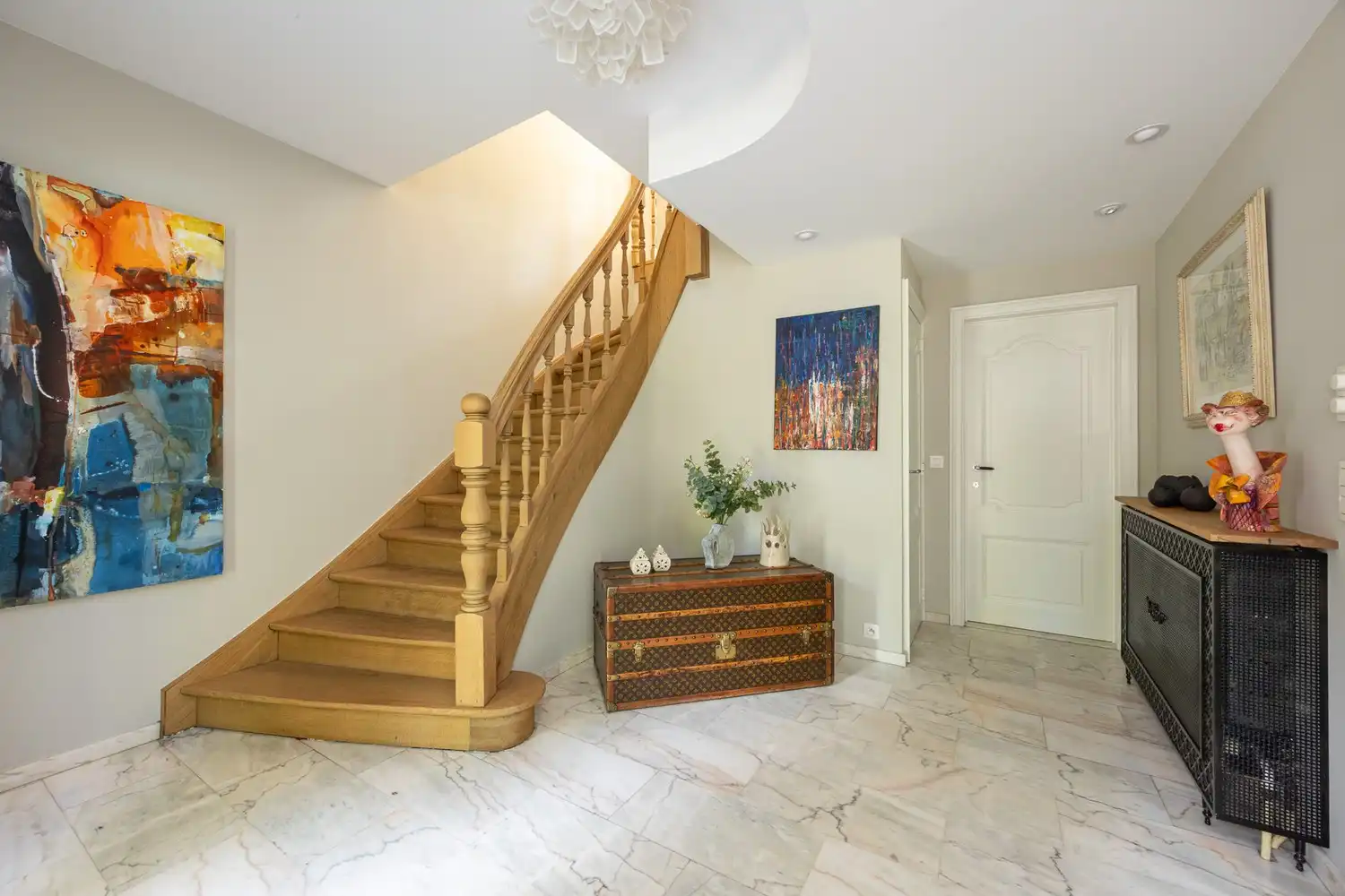 Modern gerenoveerde villa in doodlopende straat foto 5