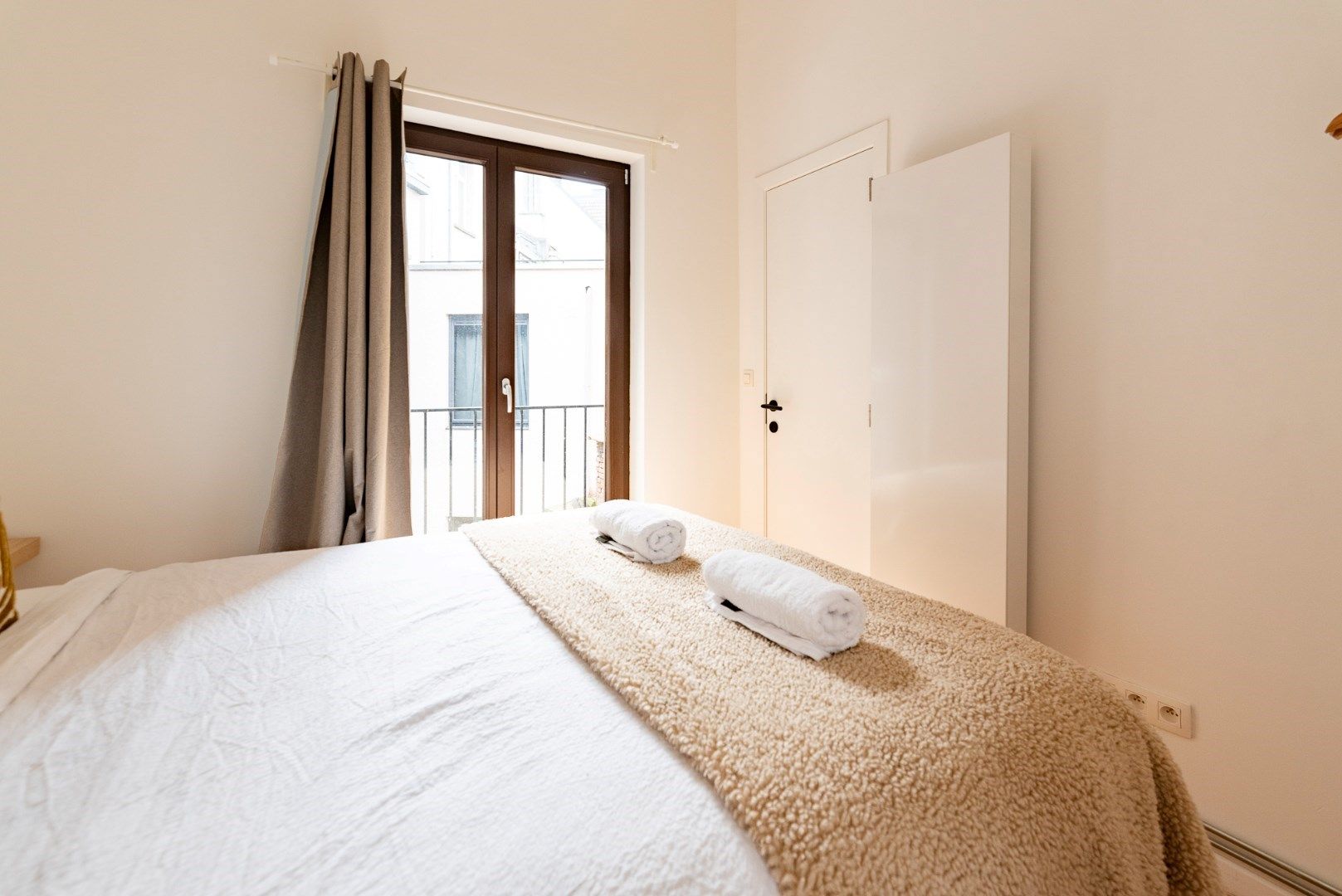 Stijlvol bemeubeld appartement met 1 slaapkamer foto 9