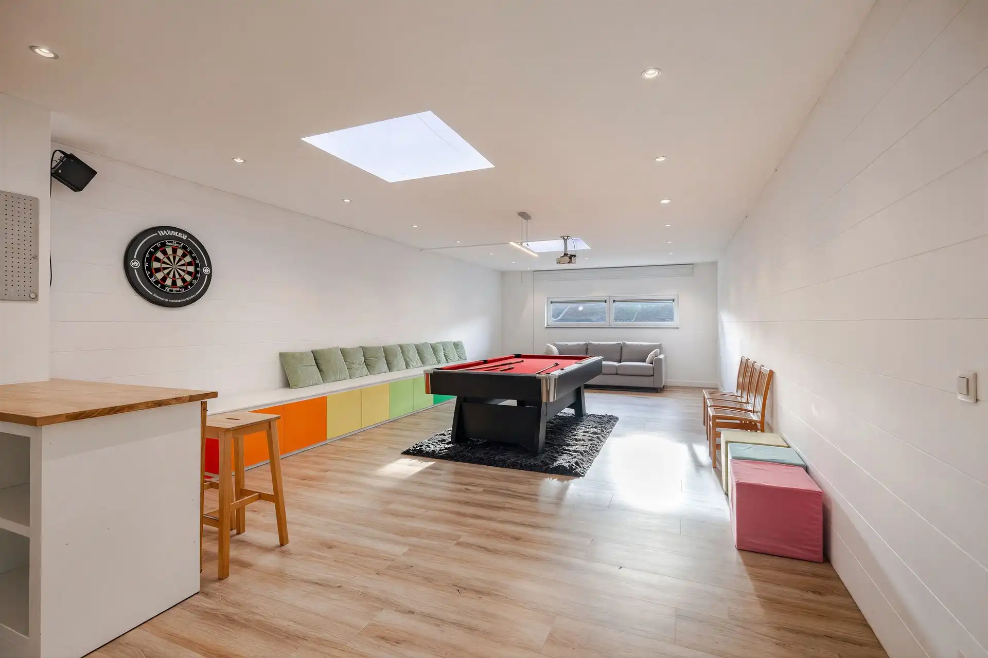 Exclusieve woning met 5 slaapkamers, tennisplein, poolhouse en ruime tuin foto 14