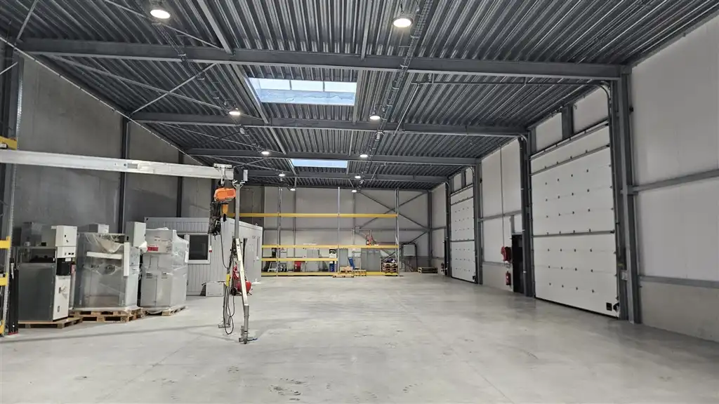 Nieuwbouw opslagplaats met verhard buitenterrein foto 2