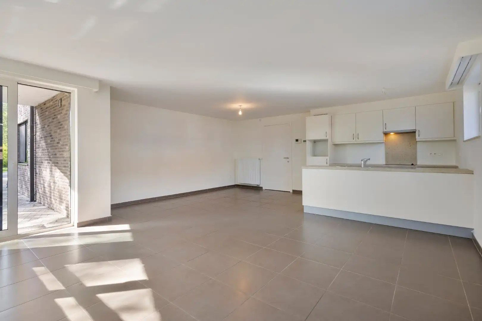 Ruim gelijkvloers 2 slaapkamer appartement met garage op centrale ligging te Dessel foto 3