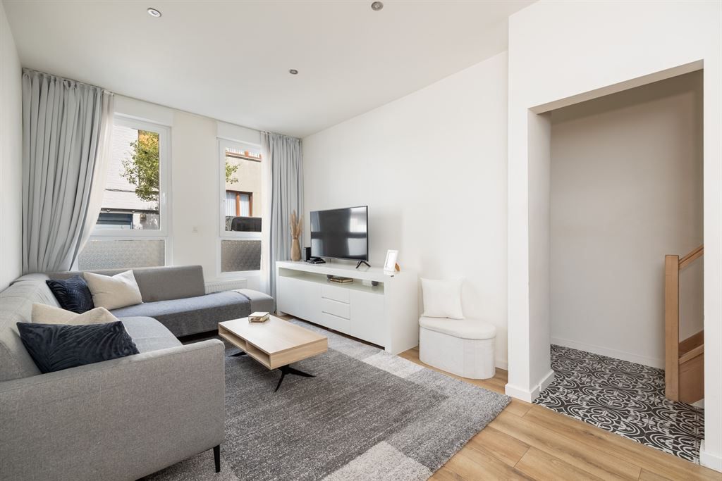 Ruime gerenoveerde woning met alle comfort foto 4
