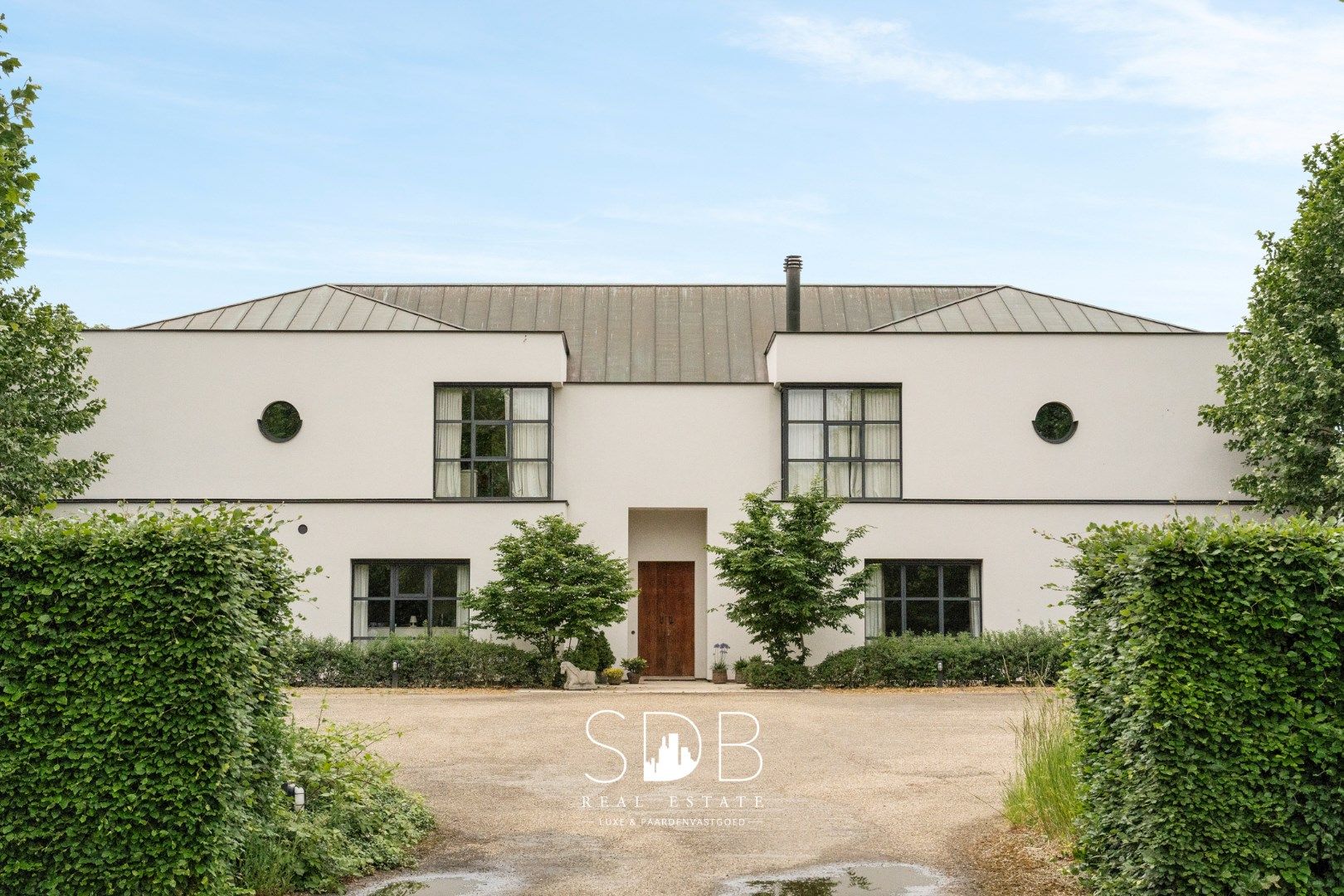Prachtige villa met hippische accommodatie en graslanden op +/- 23 ha foto 26