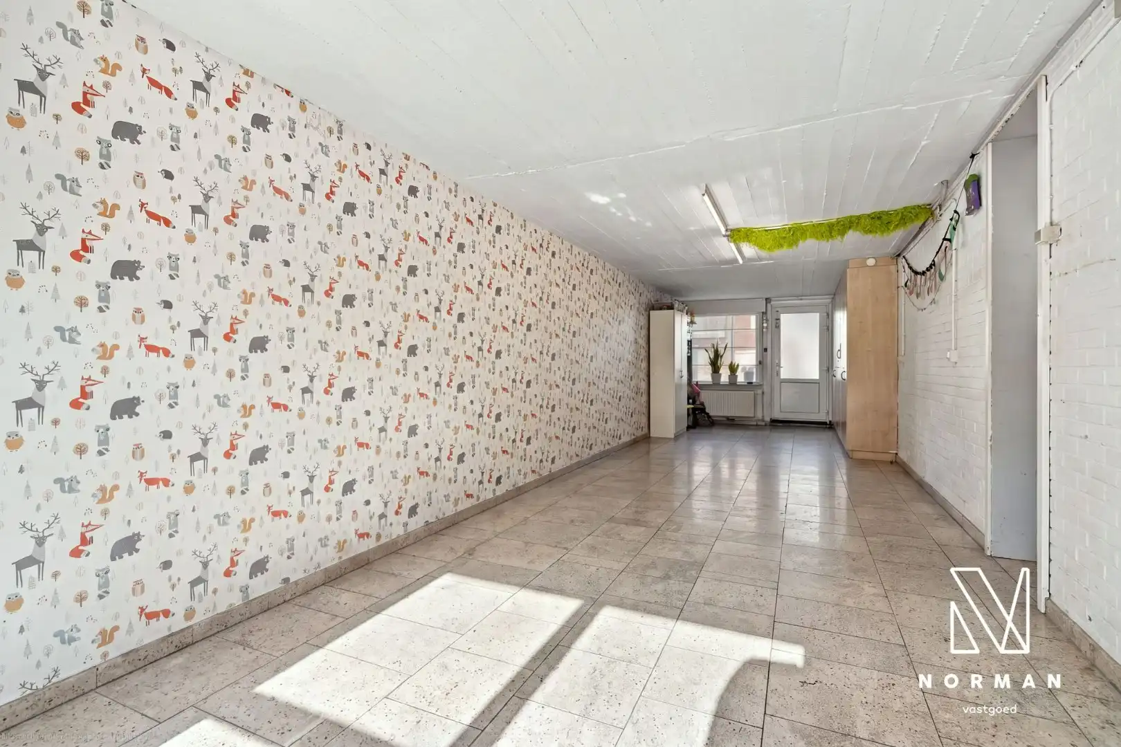 Stevige woning met 5 slaapkamers en praktijkruimte met parkeerplaats op commerciële ligging foto 22