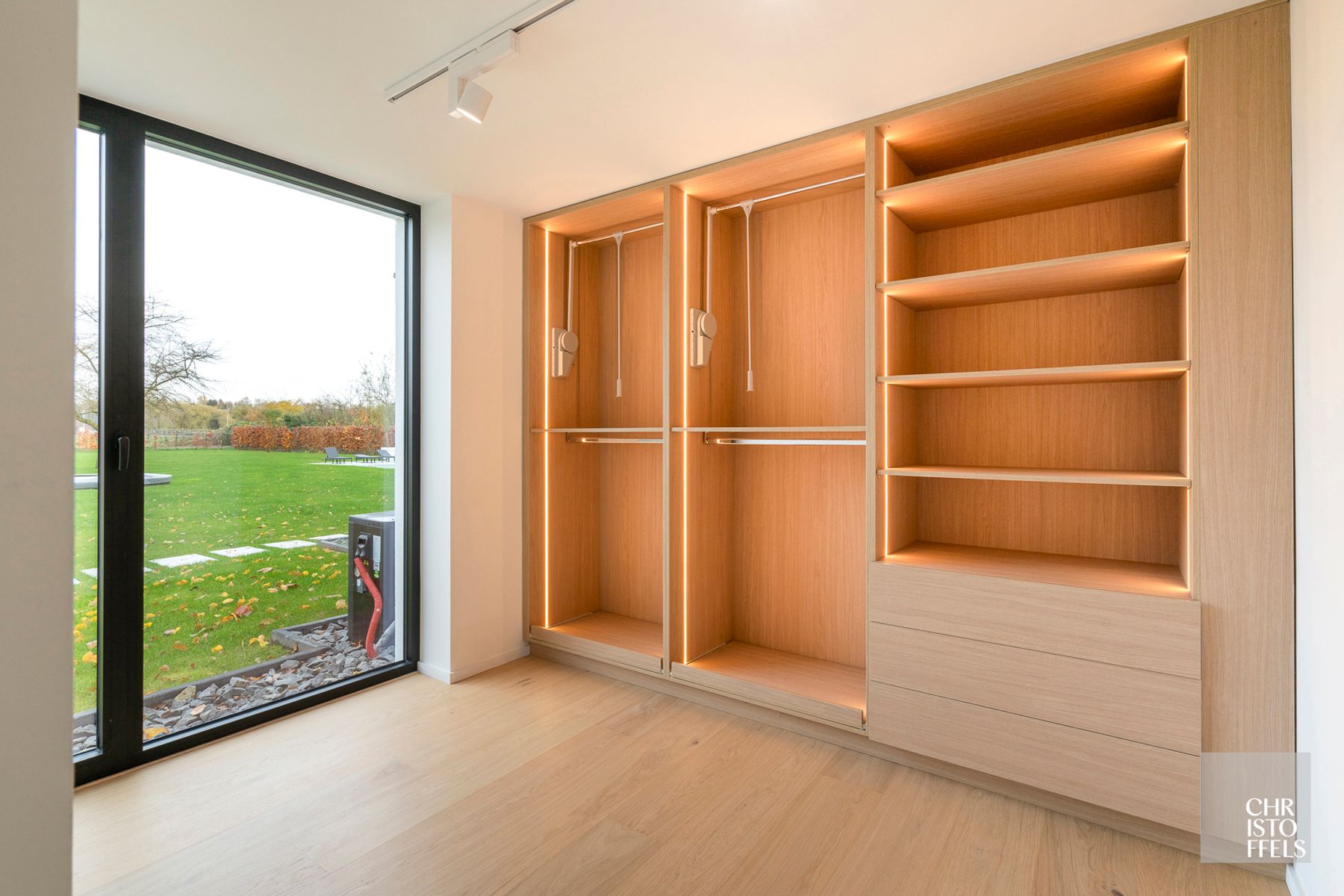 High-end gerenoveerde eigentijdse villa op een perceel van 4.379m² te Hasselt! foto 21