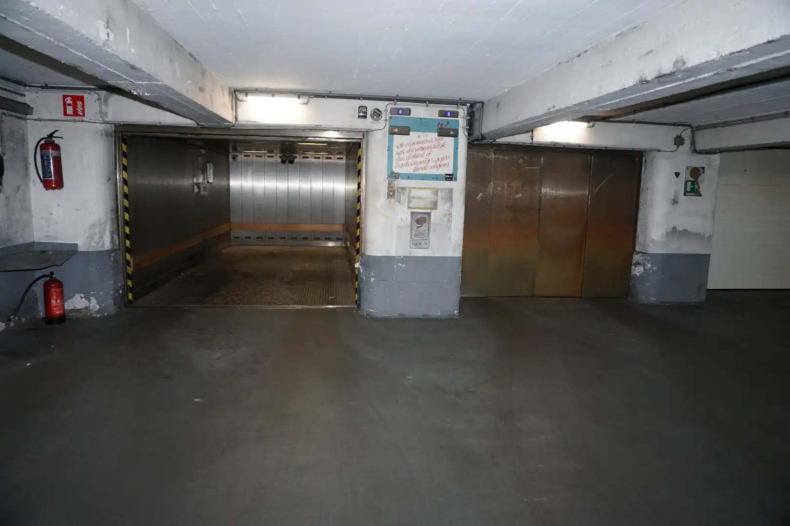 GARAGE BOX  OP TOPLIGGING - CENTRUM OOSTENDE ! foto 4