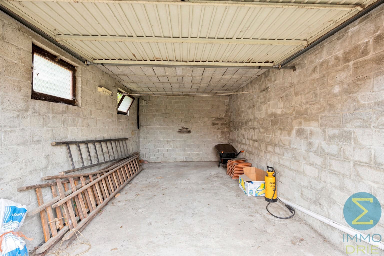 Rustig gelegen te renoveren woning met 3 slpks op 855 m² foto 24