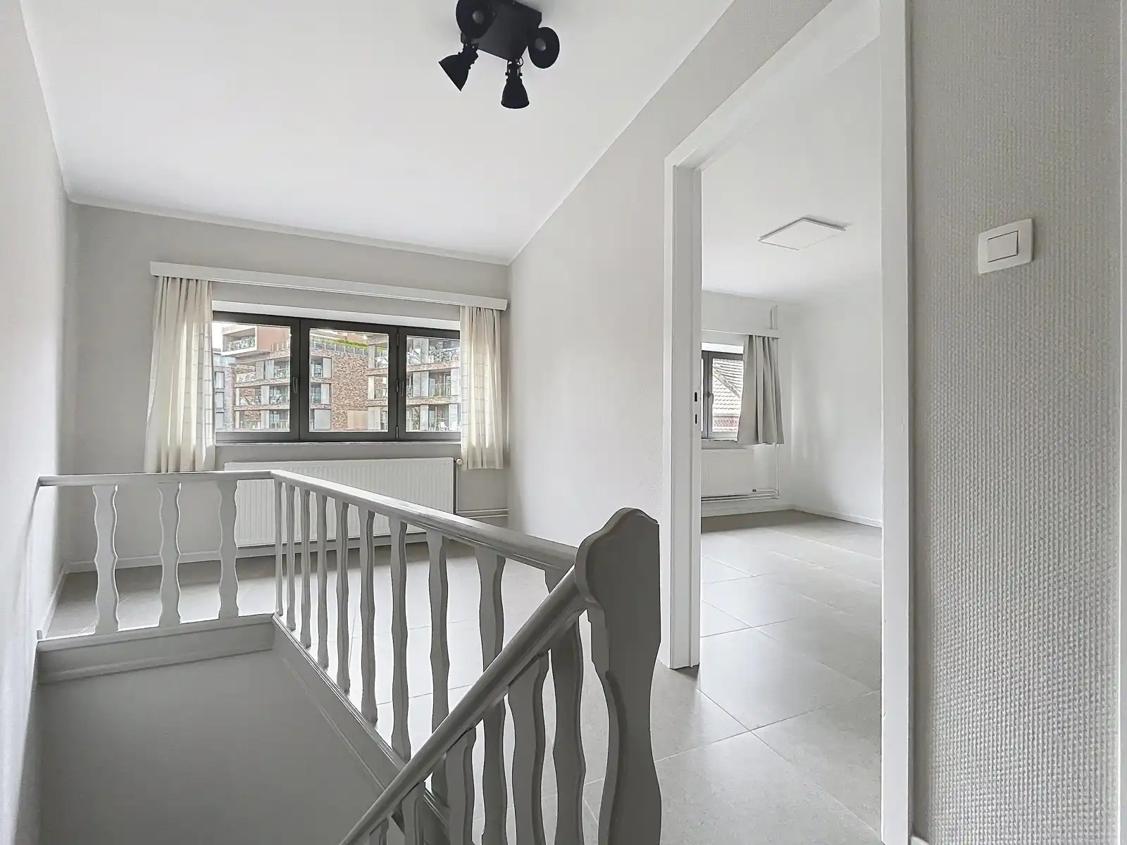 Rijwoning met 3 slpks en koer nabij het centrum foto 12