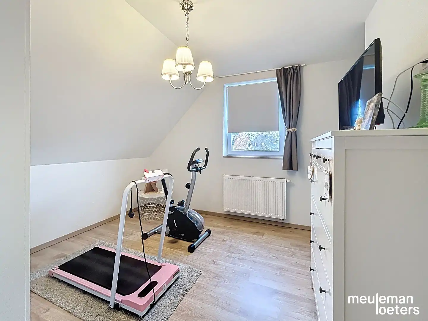 Ruime recente woning met tuin en garage foto 8