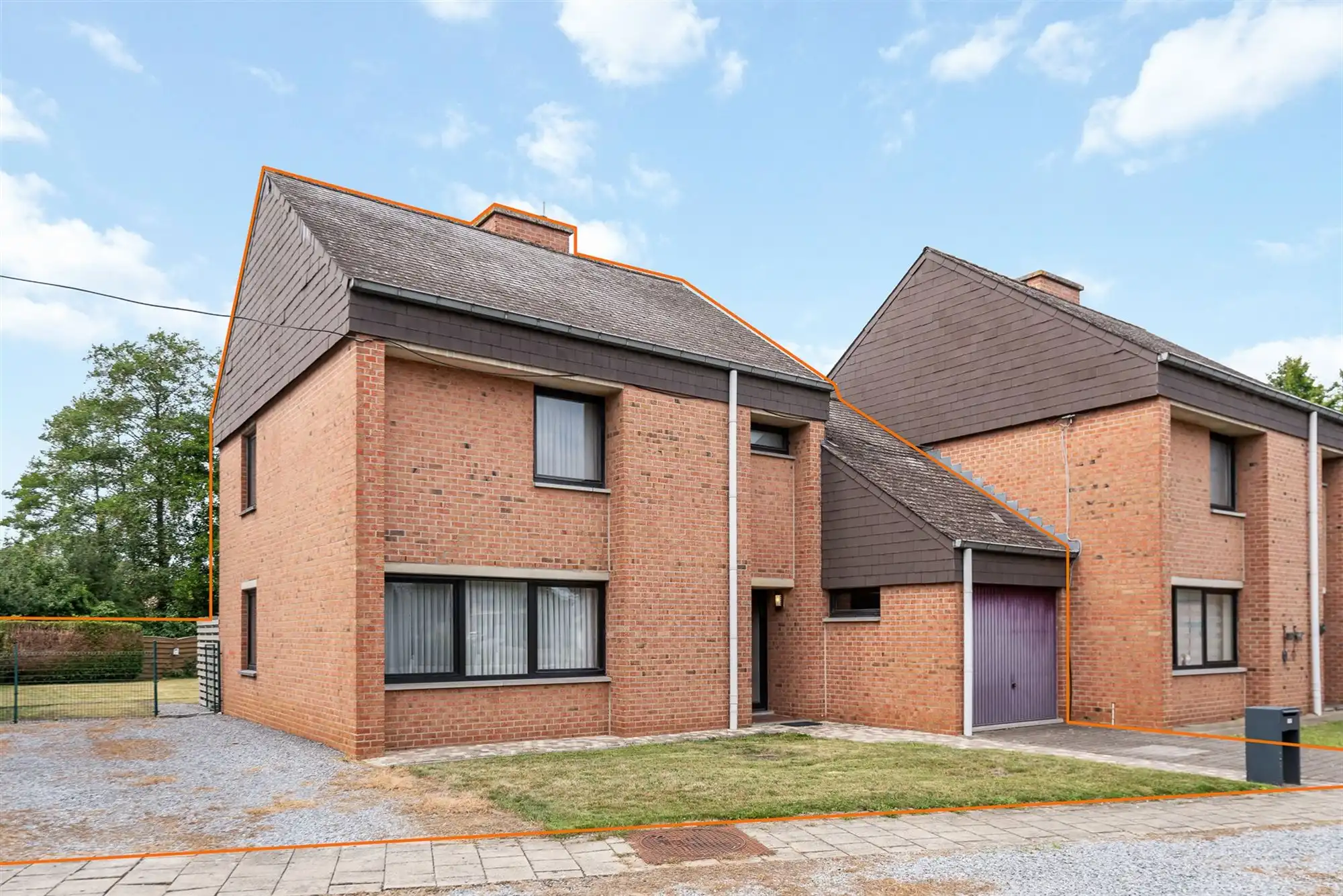 Hoofdfoto van de publicatie: OP TE FRISSEN WONING MET 3 SLAAPKAMERS TE PAAL