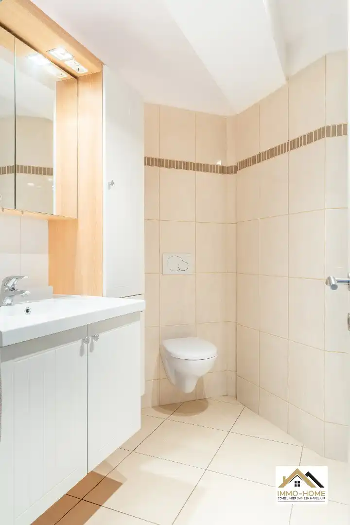 Instapklaar ruim appartement met autostaanplaats foto 13